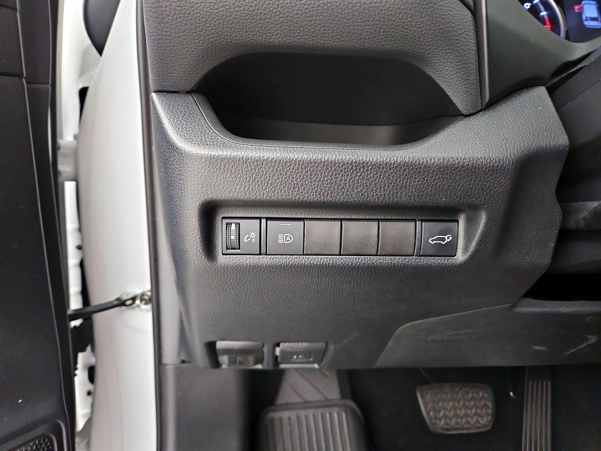 Thumbnail: 2020 Toyota RAV4 - 13