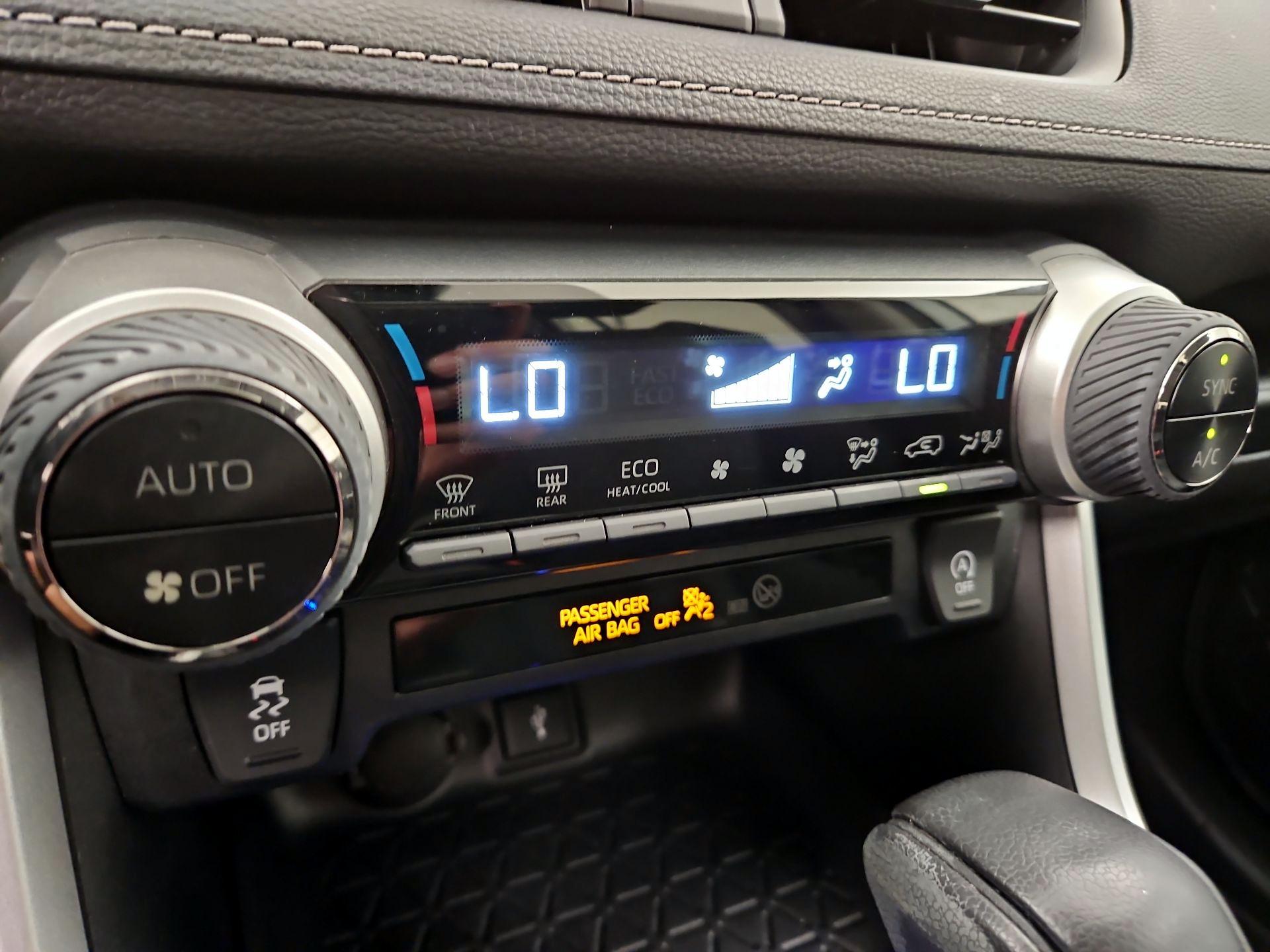 Thumbnail: 2020 Toyota RAV4 - 17