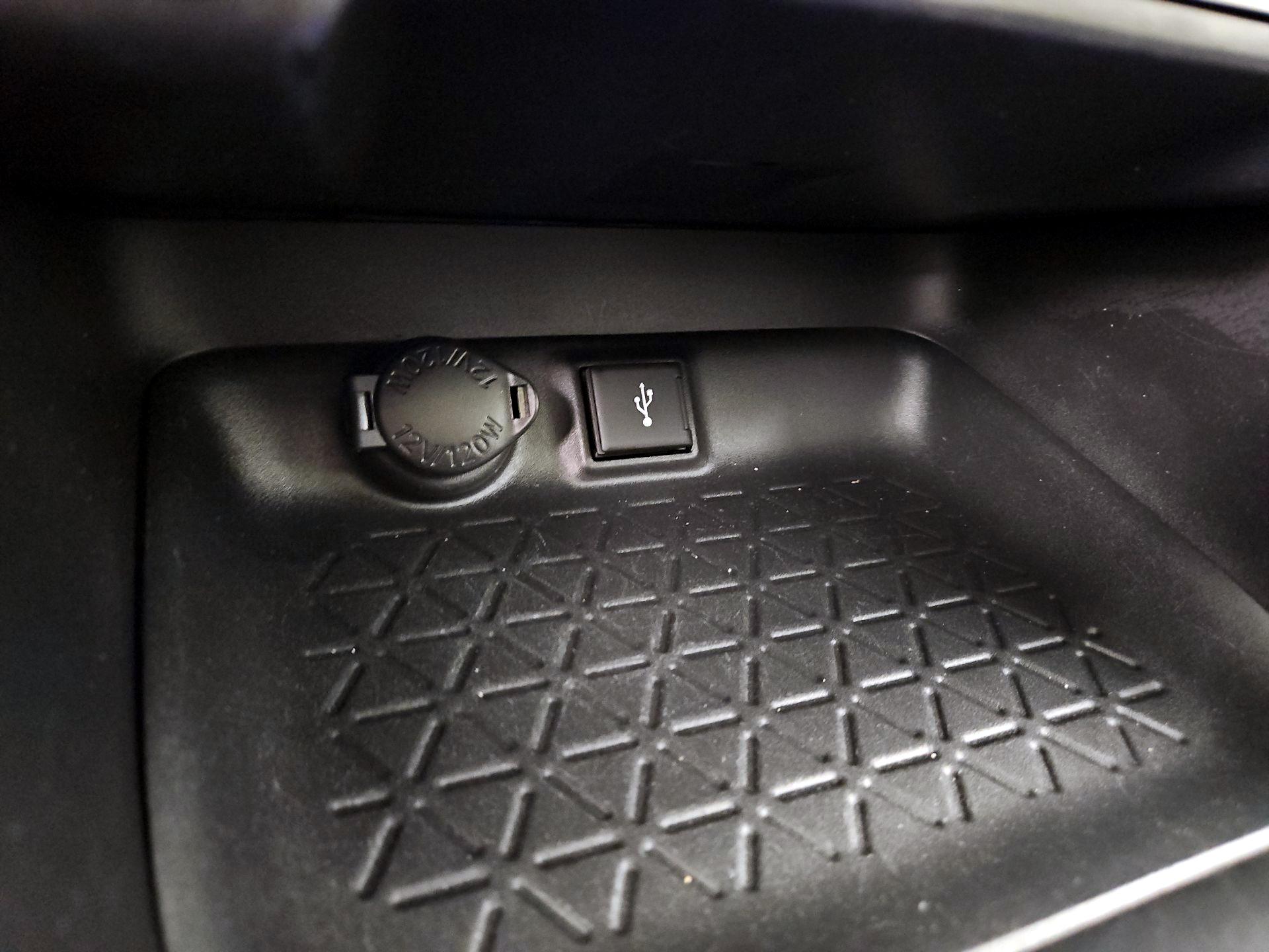 Thumbnail: 2020 Toyota RAV4 - 19