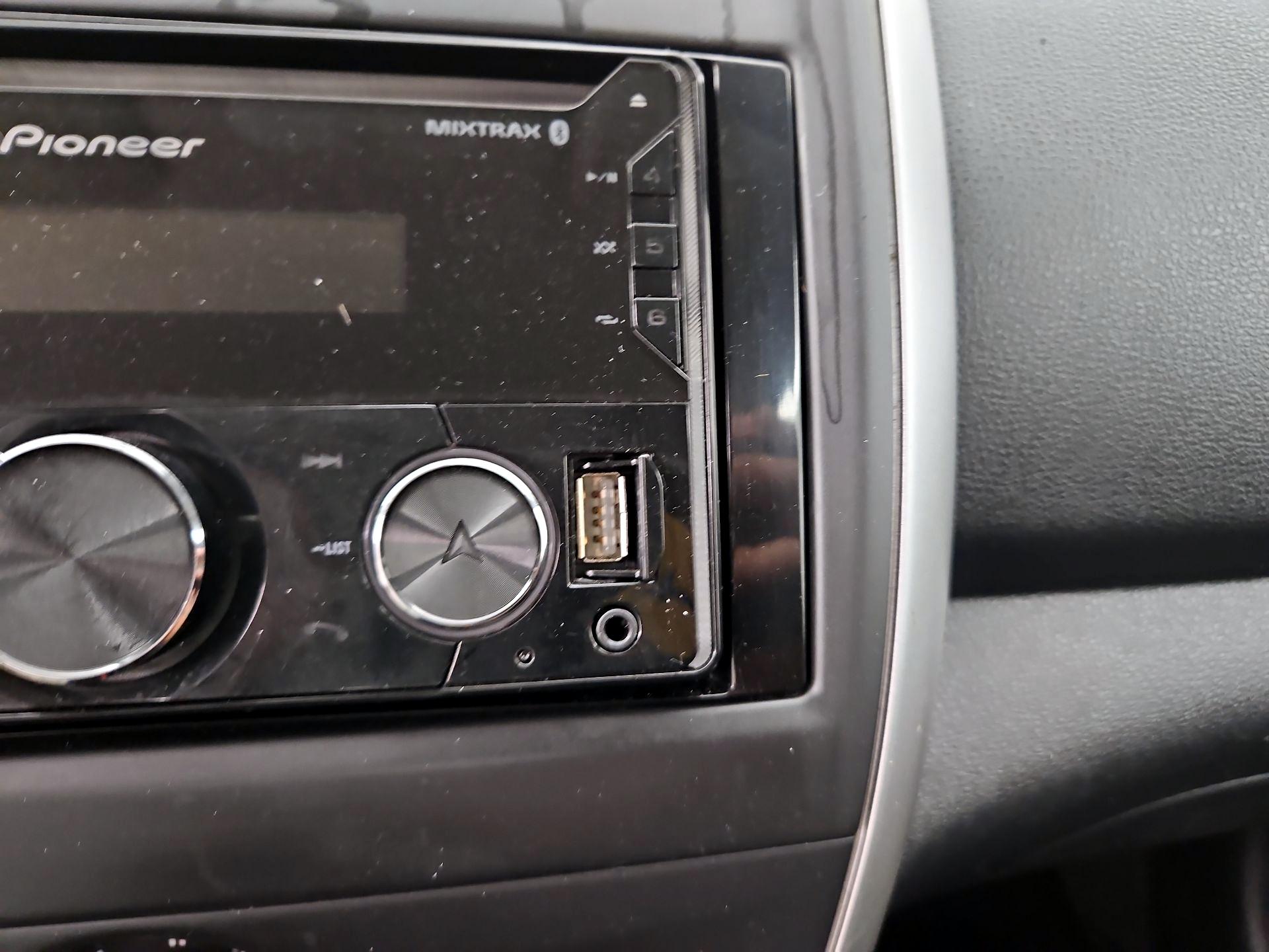 Thumbnail: 2015 Nissan Versa - 17