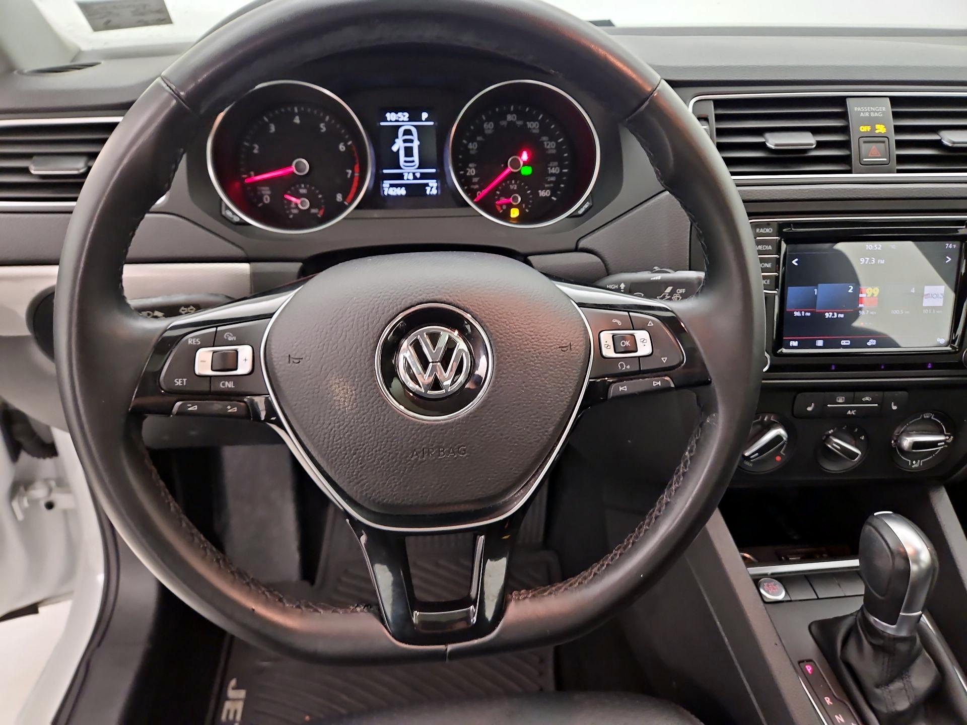 Thumbnail: 2018 Volkswagen Jetta - 10