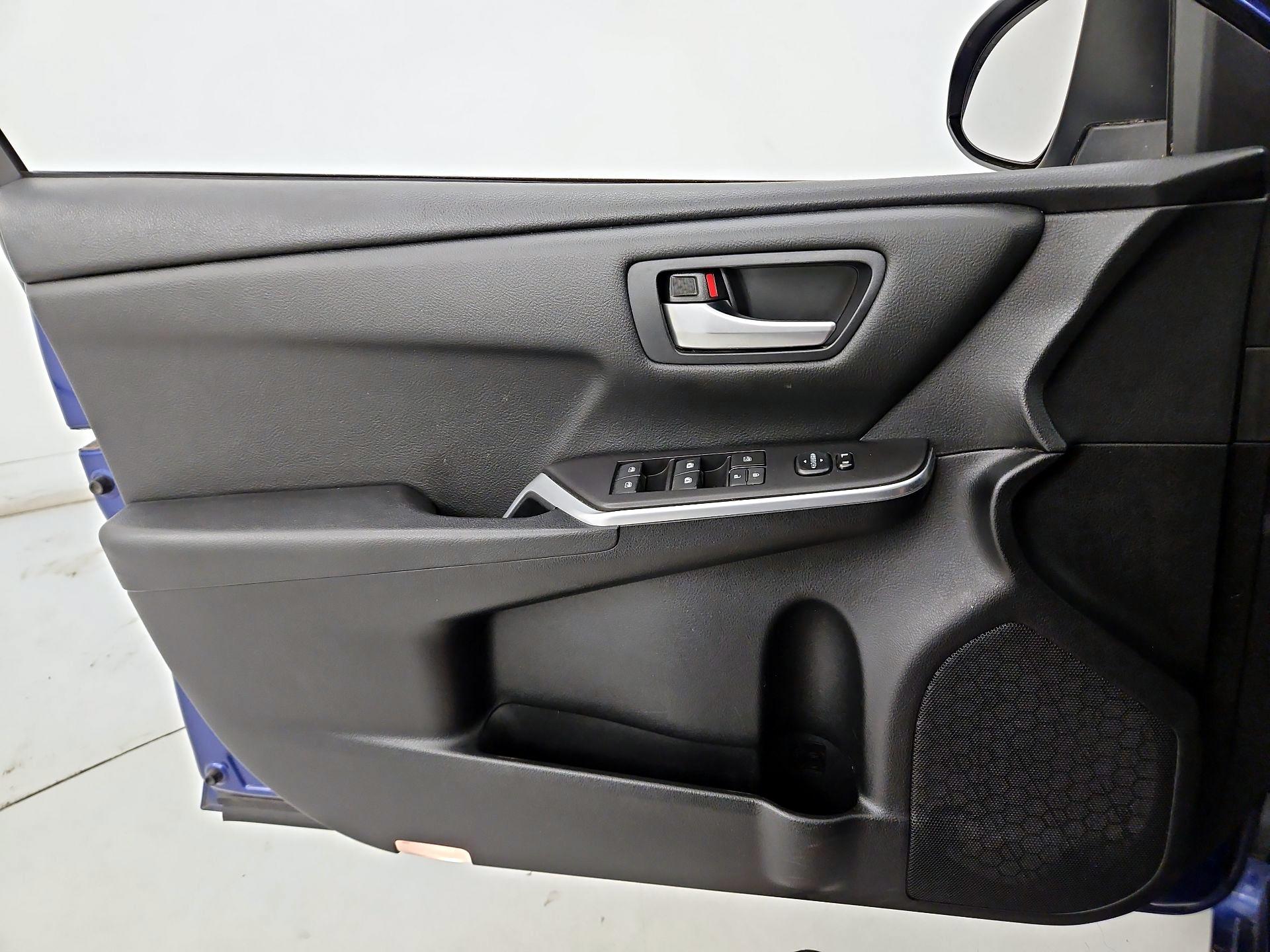 Thumbnail: 2015 Toyota Camry - 12
