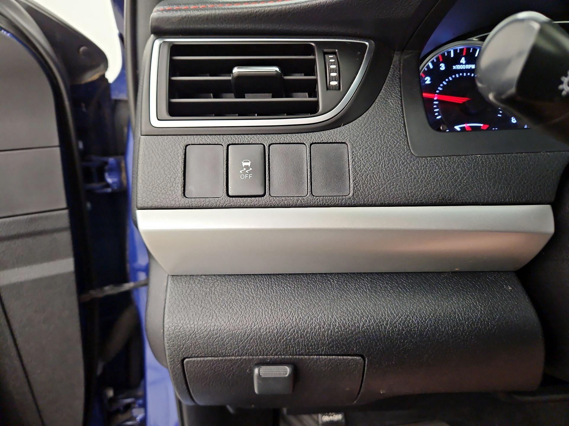 Thumbnail: 2015 Toyota Camry - 13