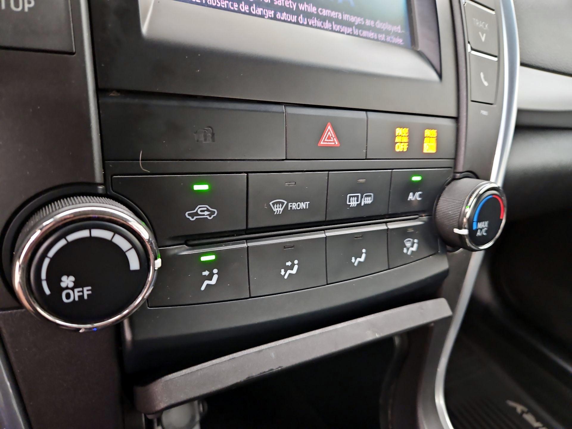 Thumbnail: 2015 Toyota Camry - 17