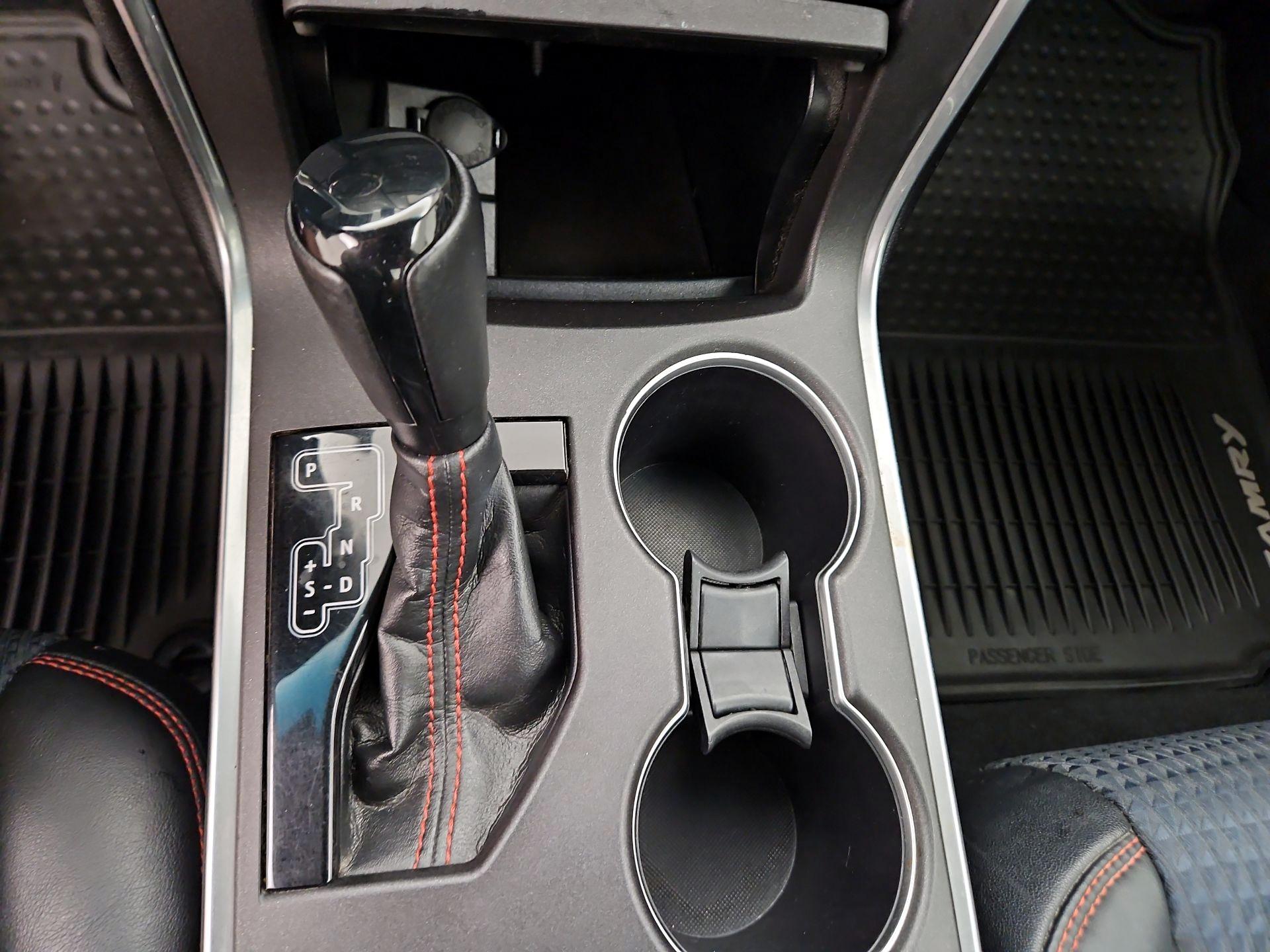 Thumbnail: 2015 Toyota Camry - 18
