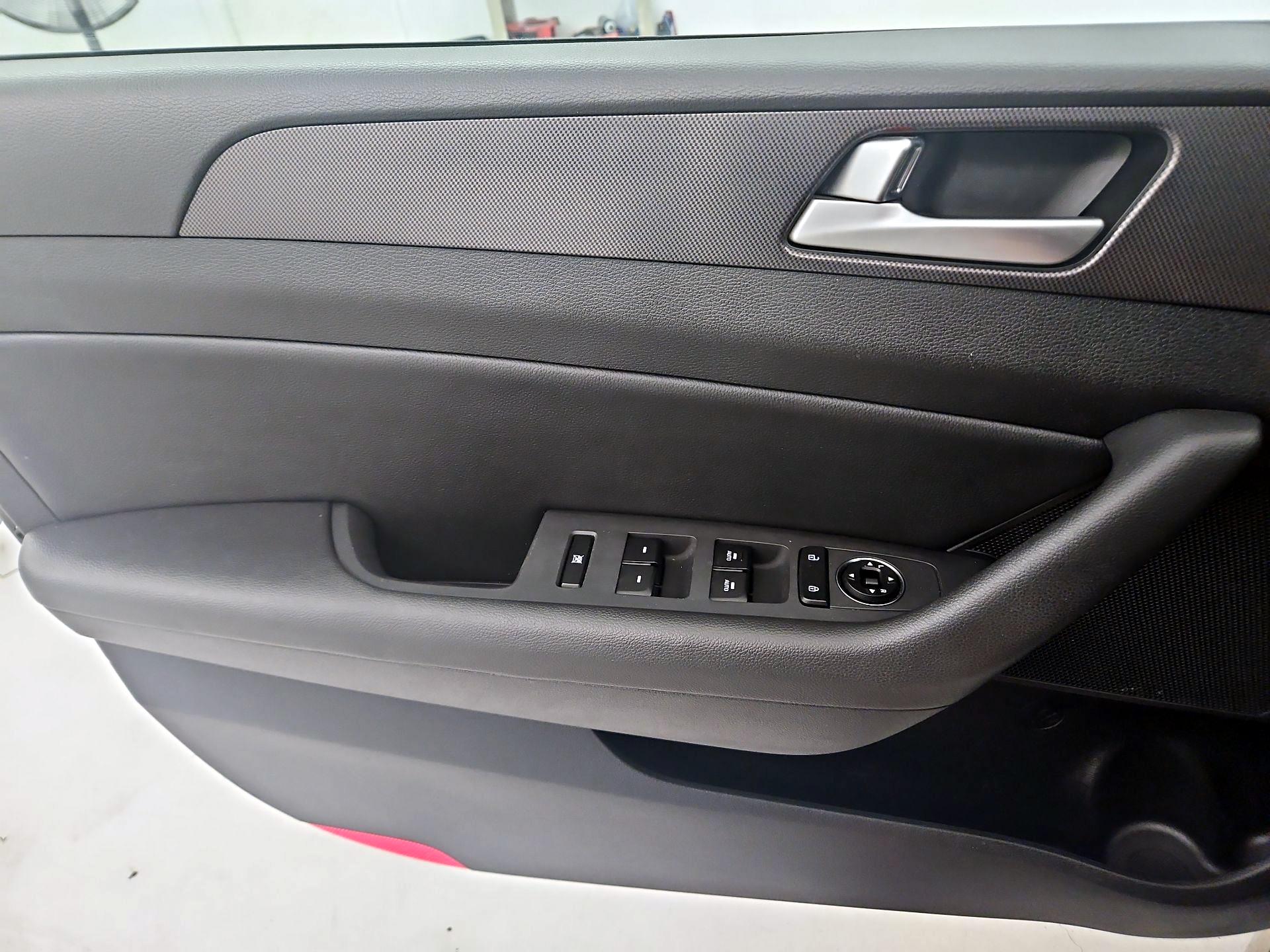 Thumbnail: 2015 Hyundai Sonata - 12