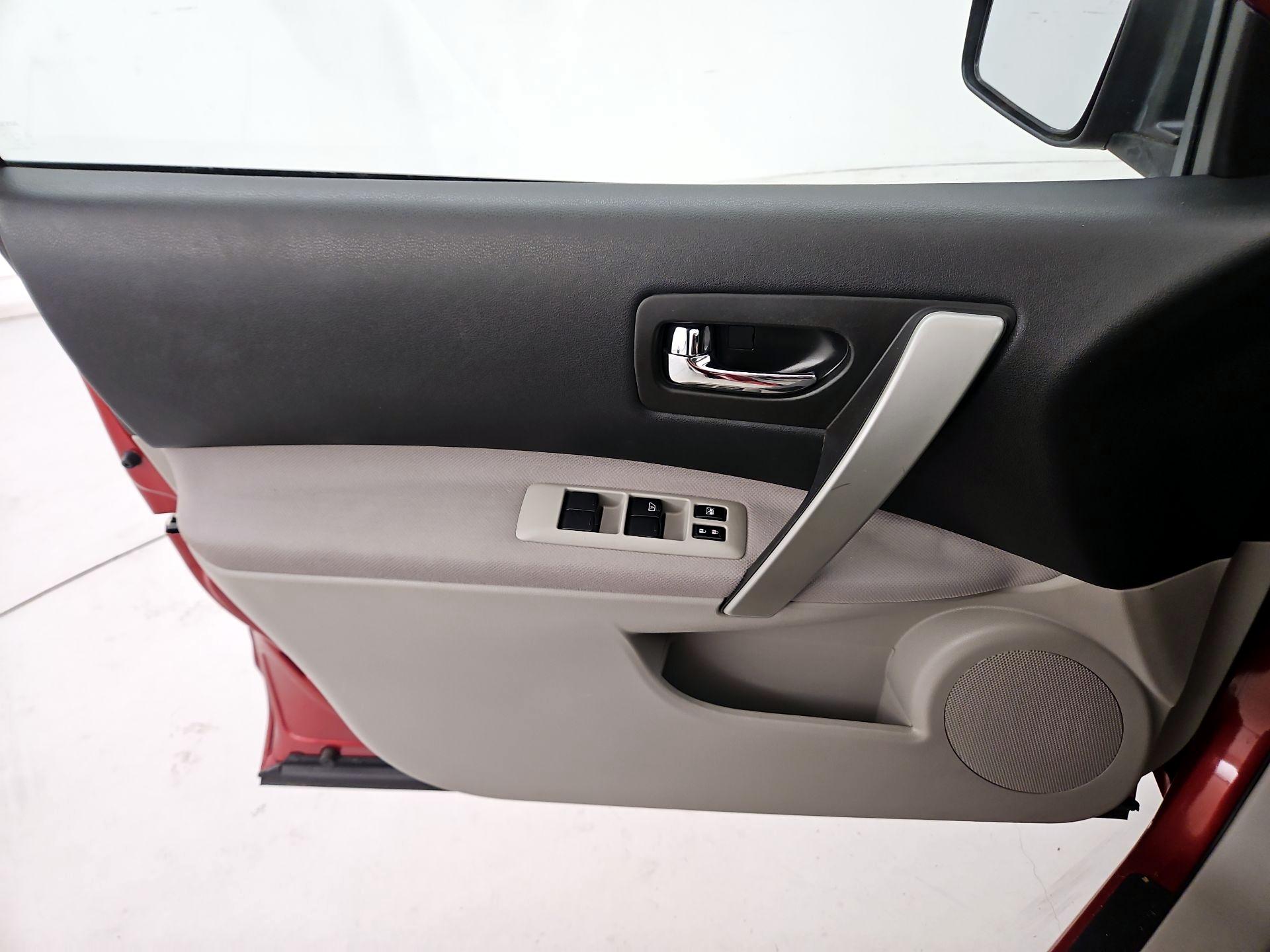 Thumbnail: 2015 Nissan Rogue - 12