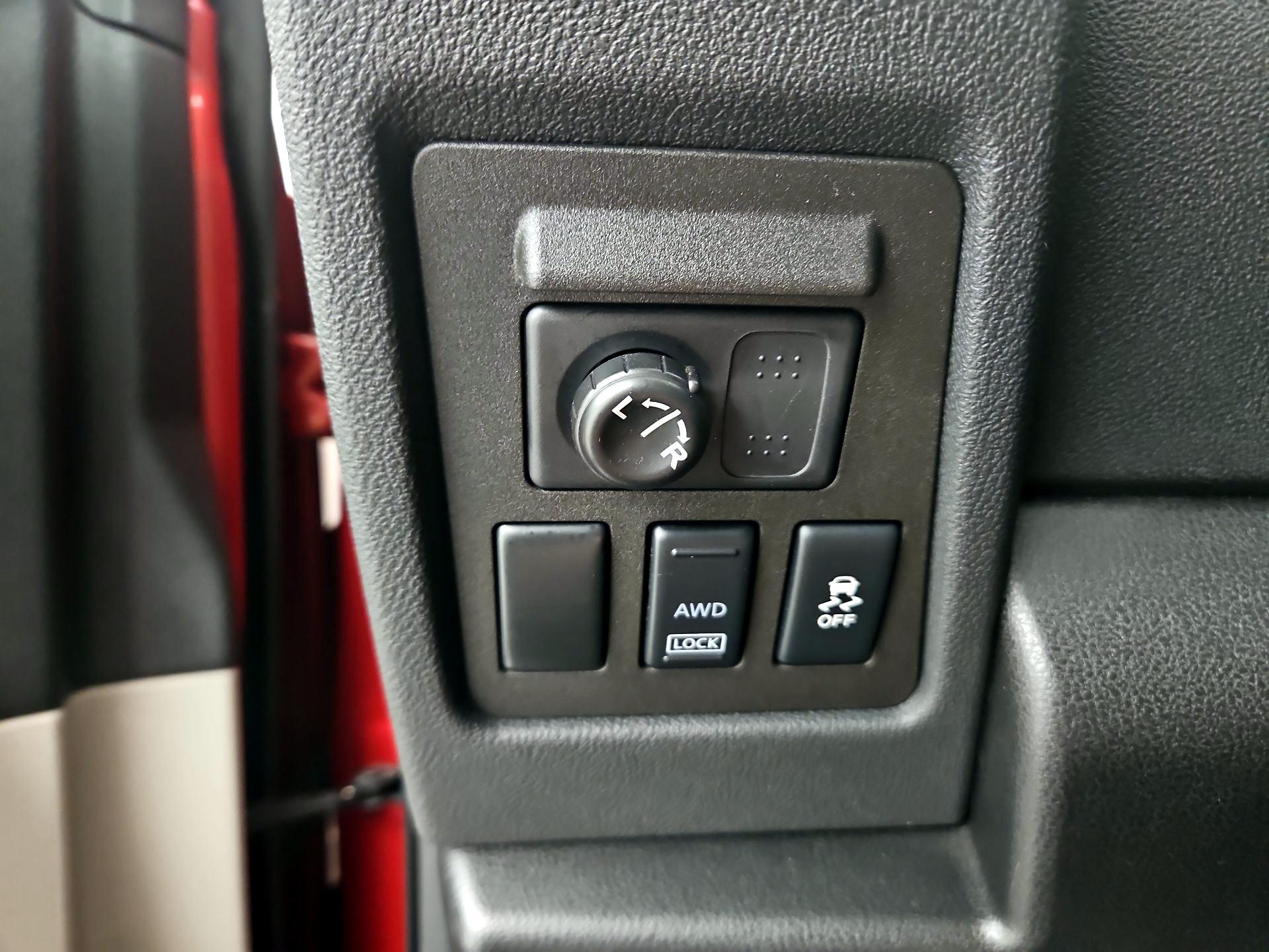 Thumbnail: 2015 Nissan Rogue - 13