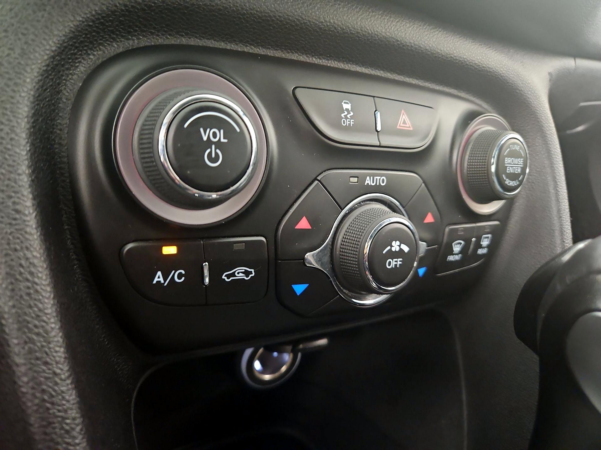 Thumbnail: 2014 Dodge Dart - 16