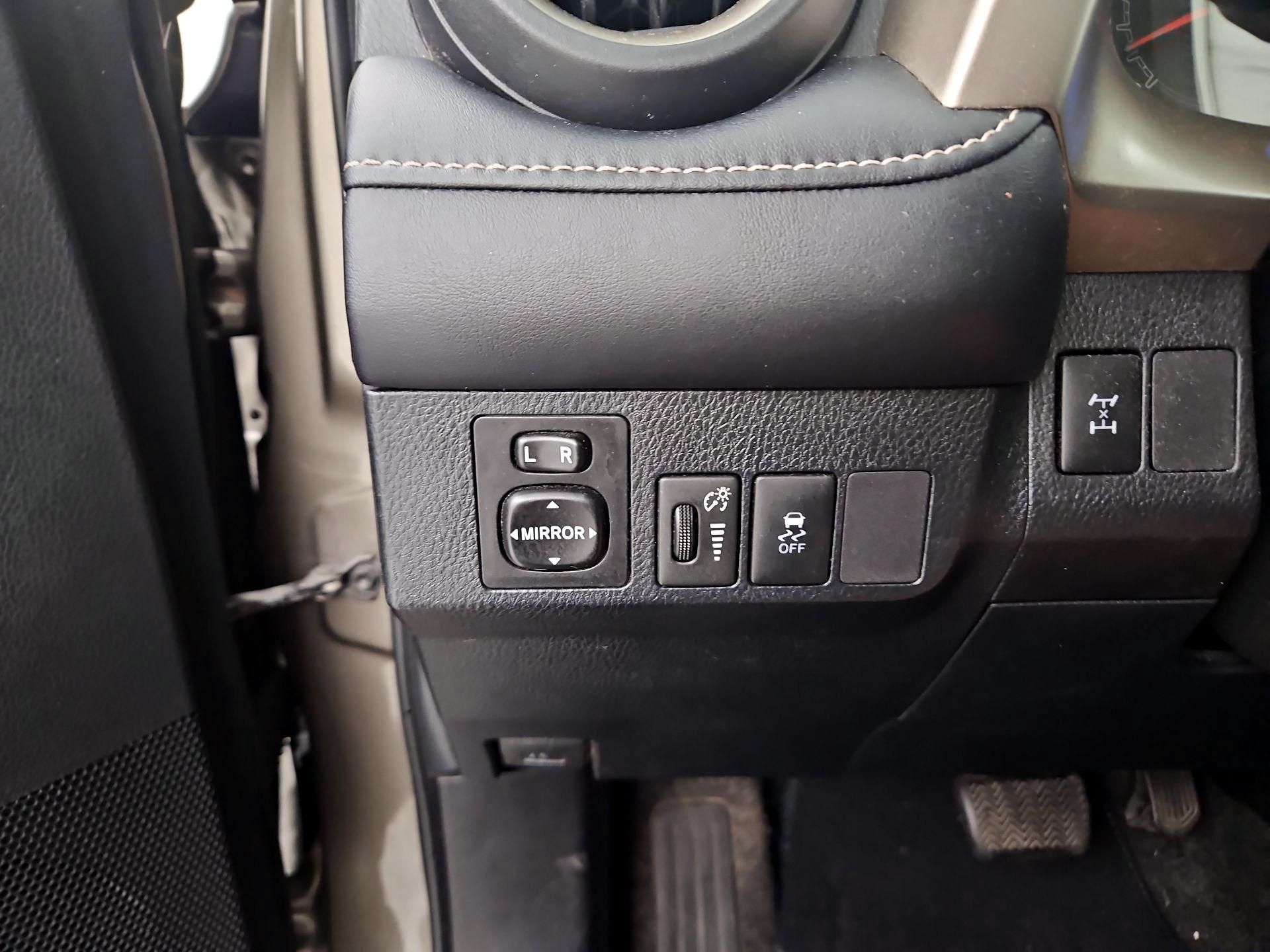 Thumbnail: 2013 Toyota RAV4 - 13