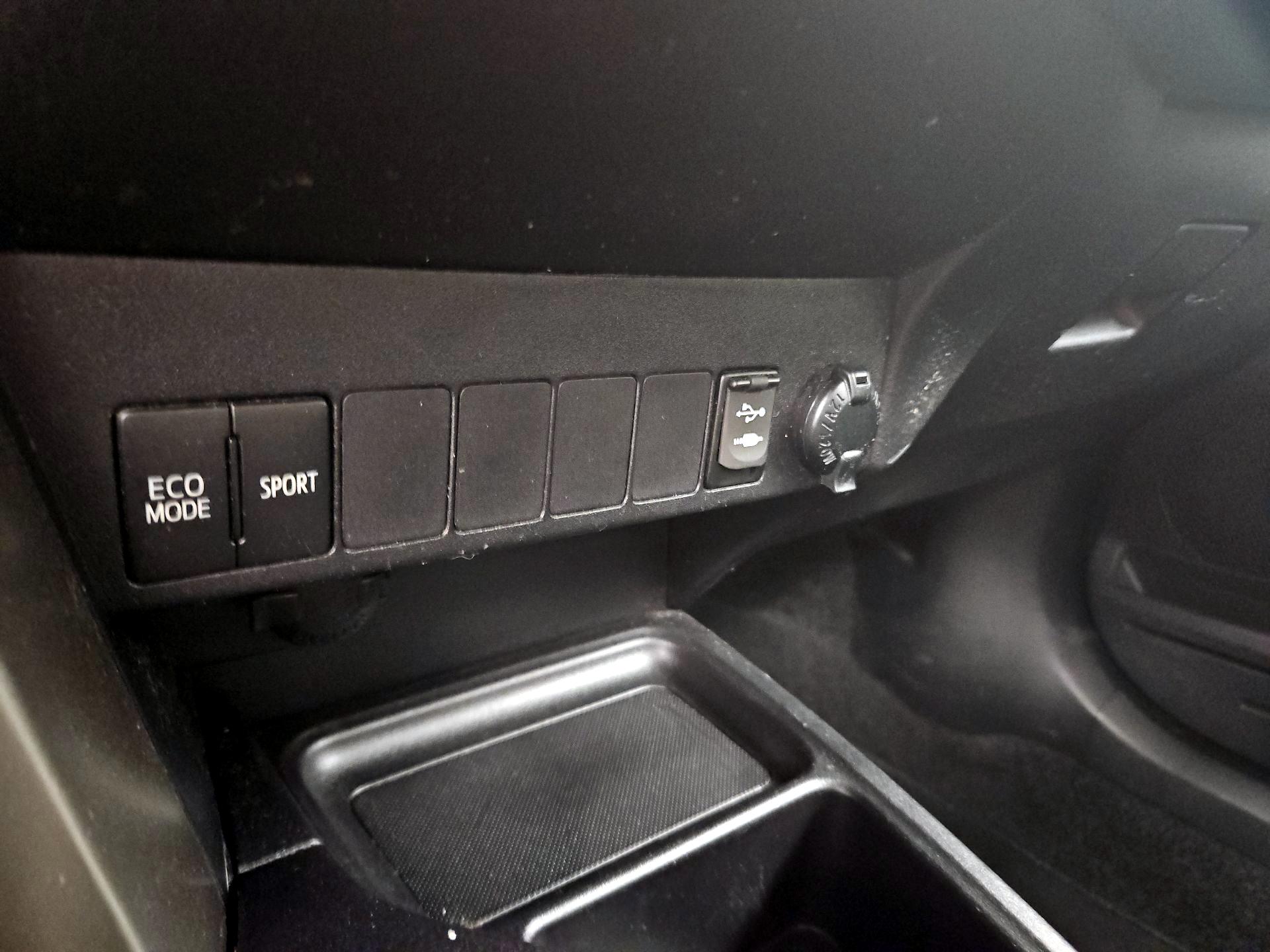 Thumbnail: 2013 Toyota RAV4 - 18
