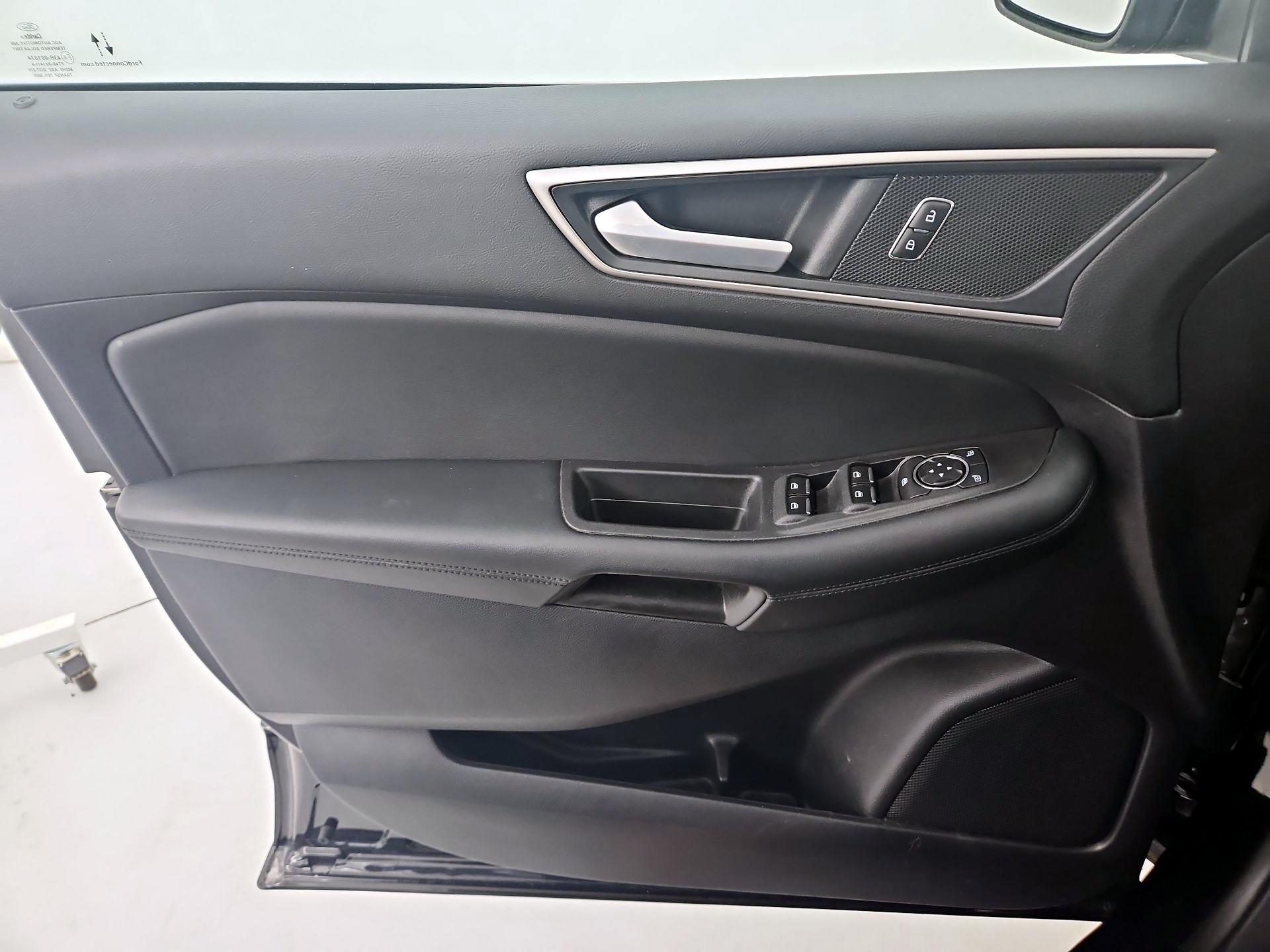 Thumbnail: 2016 Ford Edge - 12