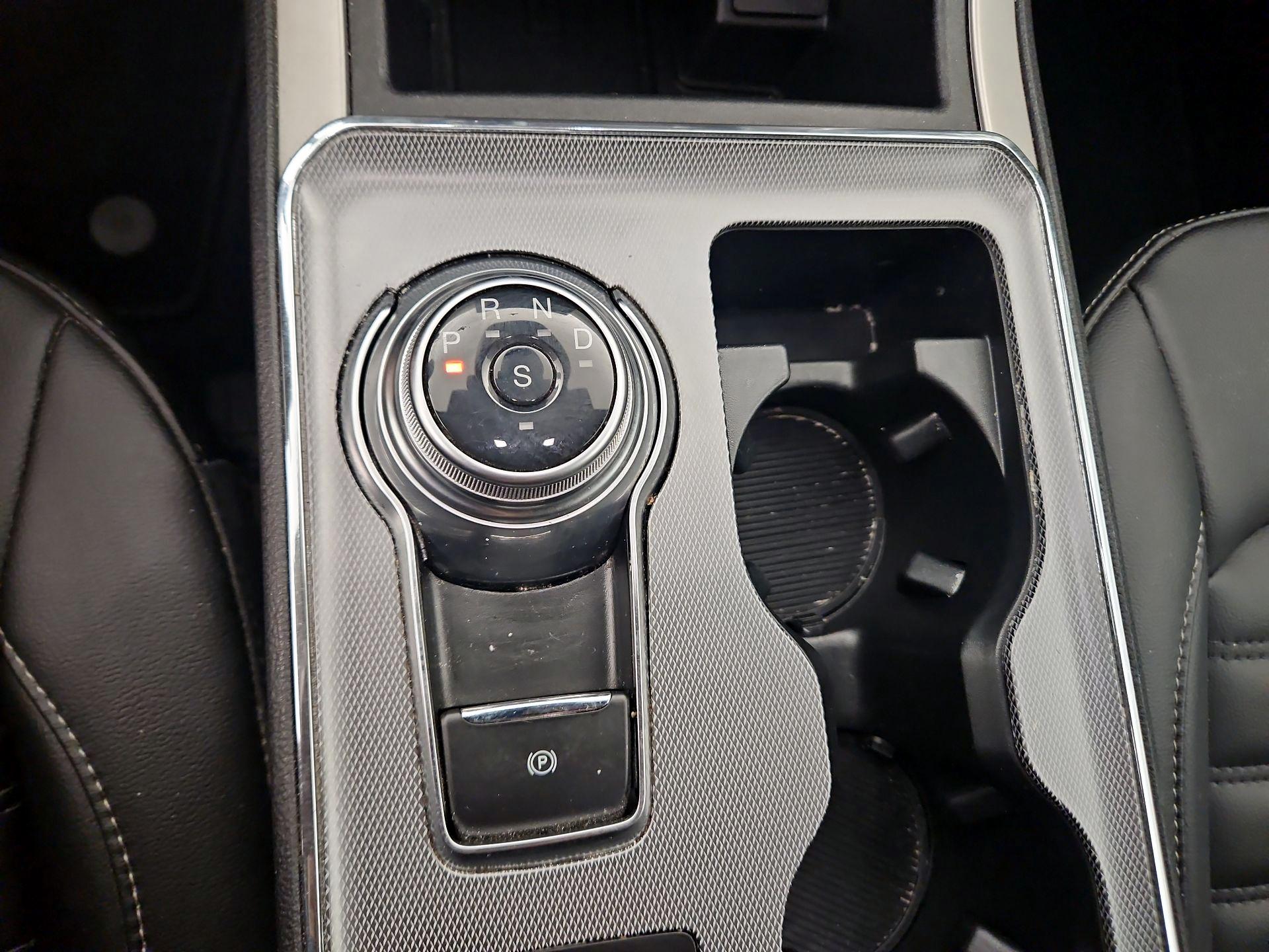 Thumbnail: 2016 Ford Edge - 17