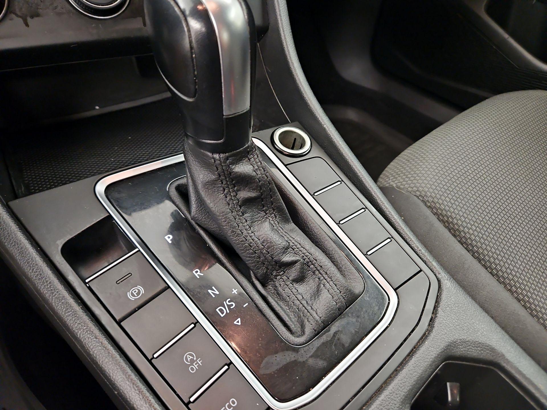 Thumbnail: 2019 Volkswagen Jetta - 17