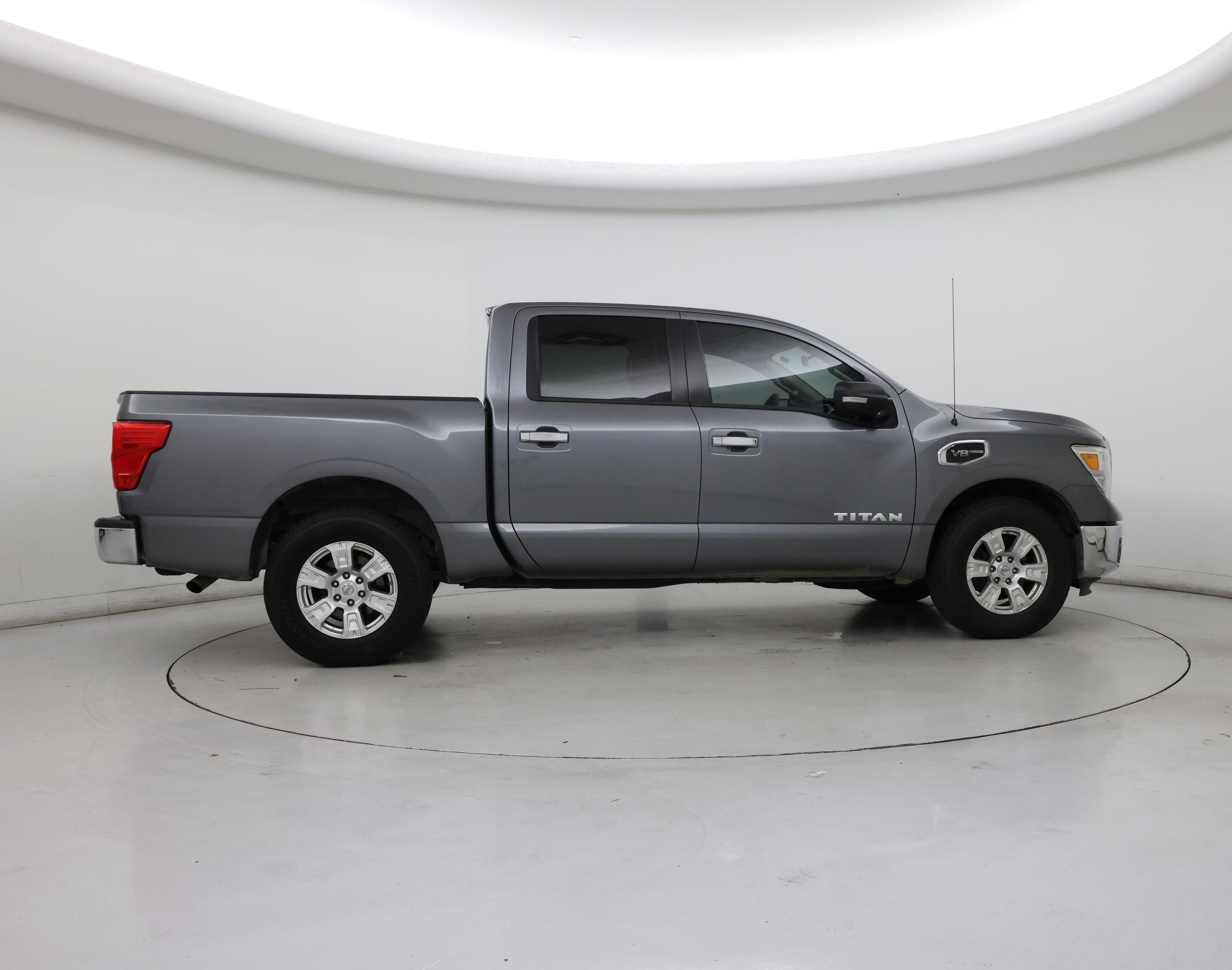 Thumbnail: 2017 Nissan Titan - 7