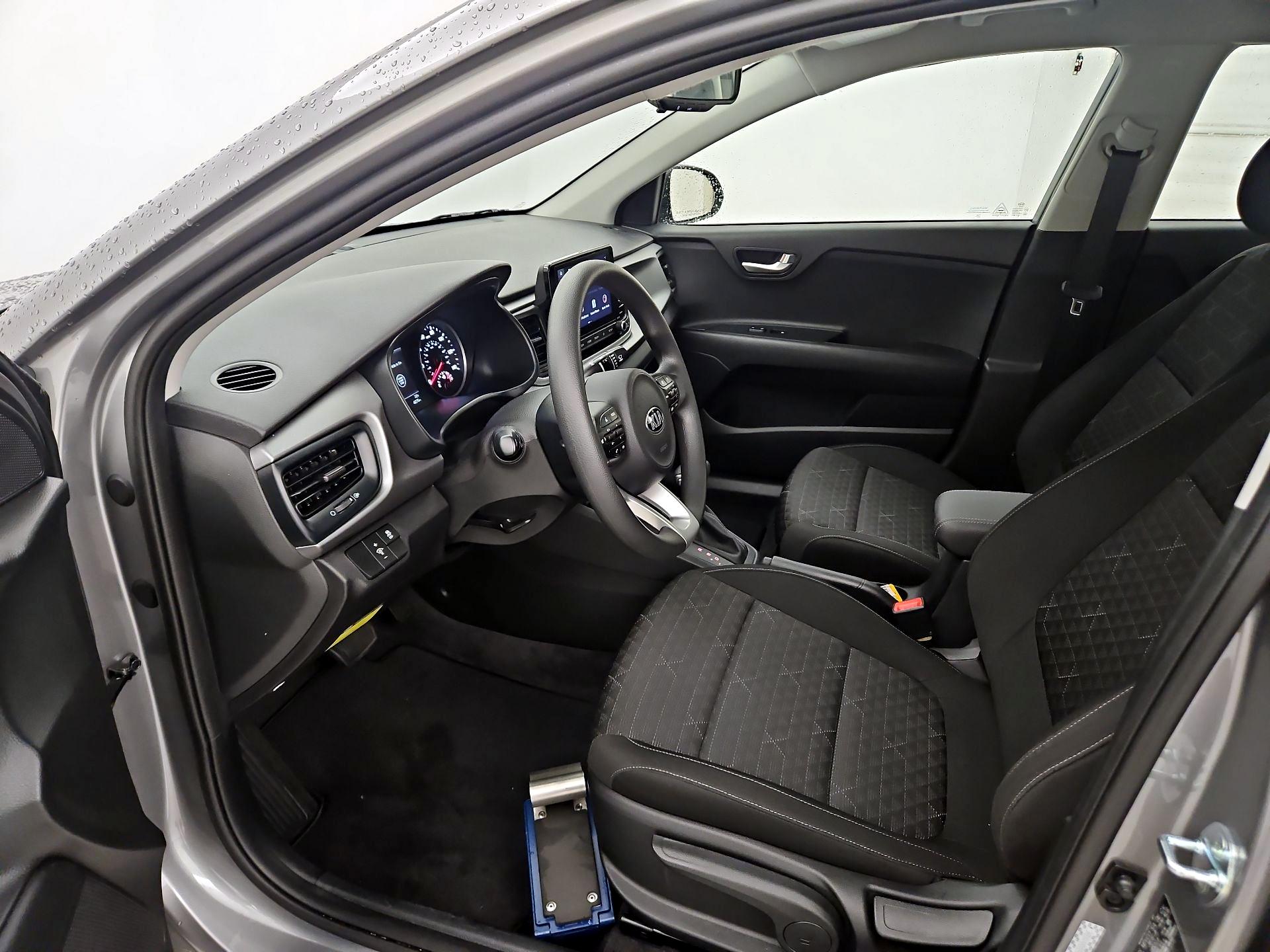 Thumbnail: 2021 Kia Rio - 11