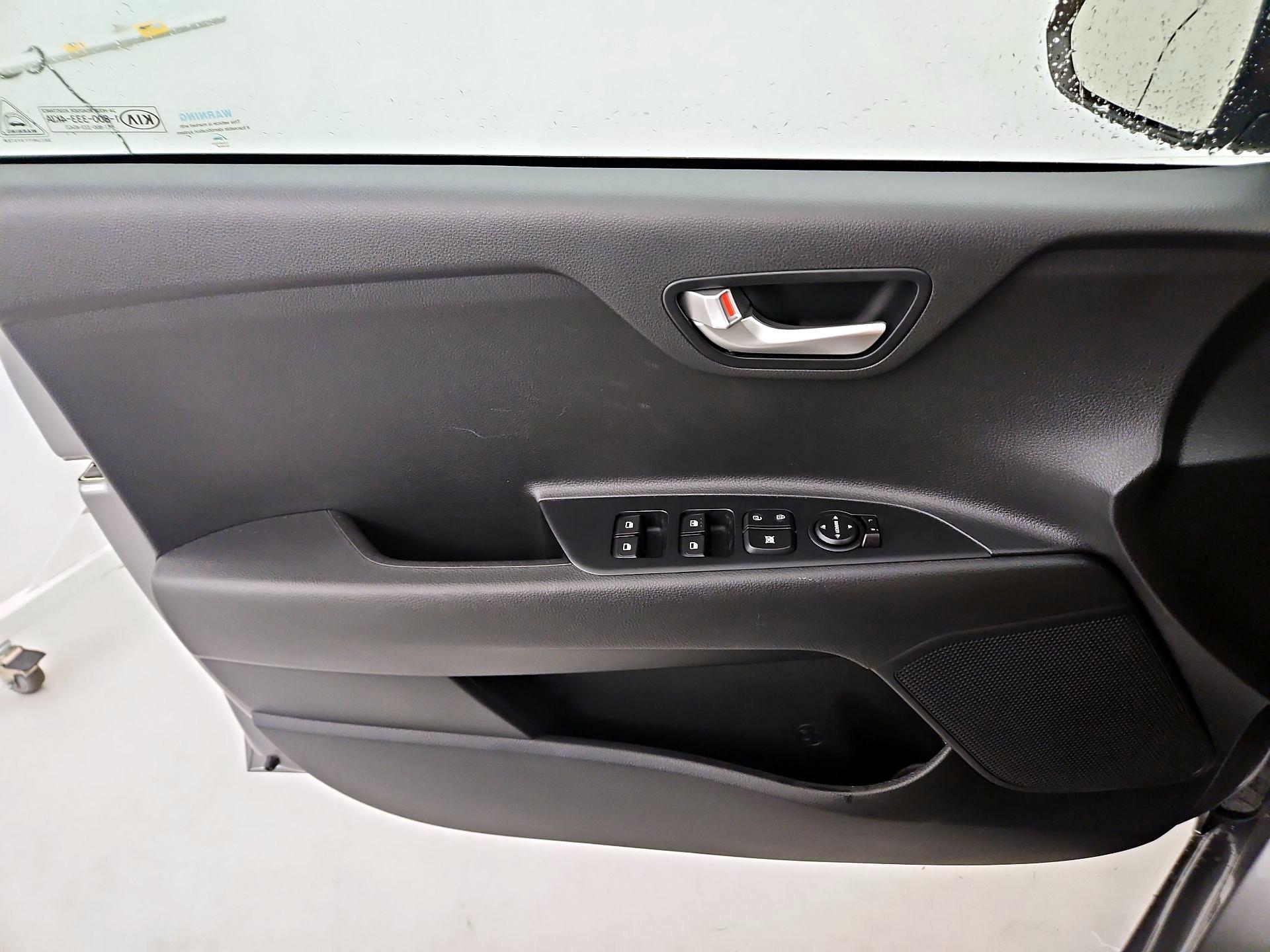 Thumbnail: 2021 Kia Rio - 12