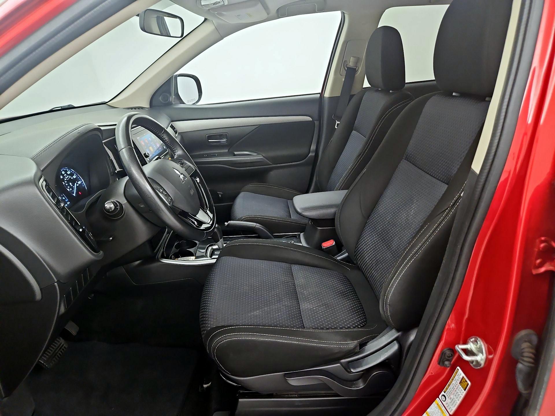 Thumbnail: 2018 Mitsubishi Outlander - 11