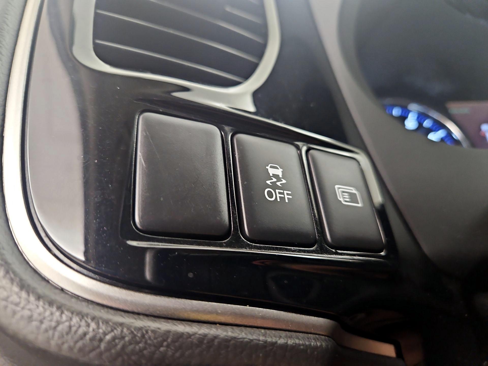 Thumbnail: 2018 Mitsubishi Outlander - 13