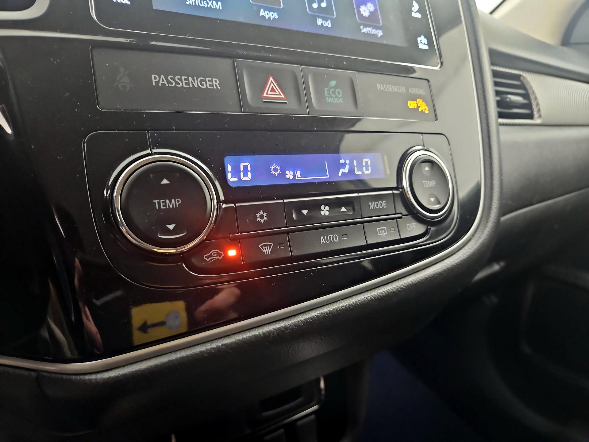 Thumbnail: 2018 Mitsubishi Outlander - 16