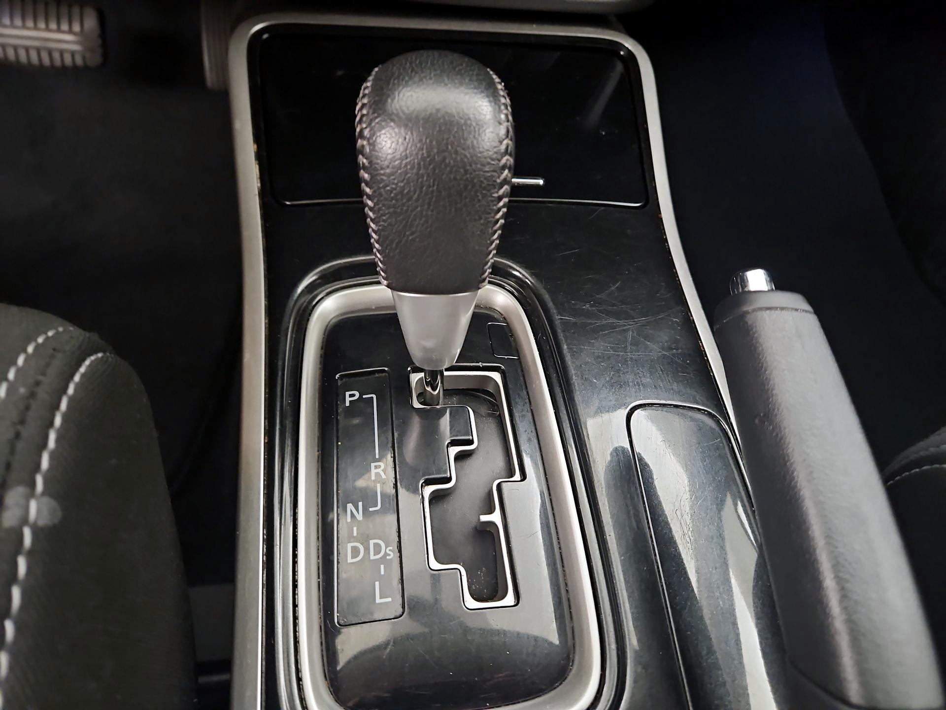 Thumbnail: 2018 Mitsubishi Outlander - 17