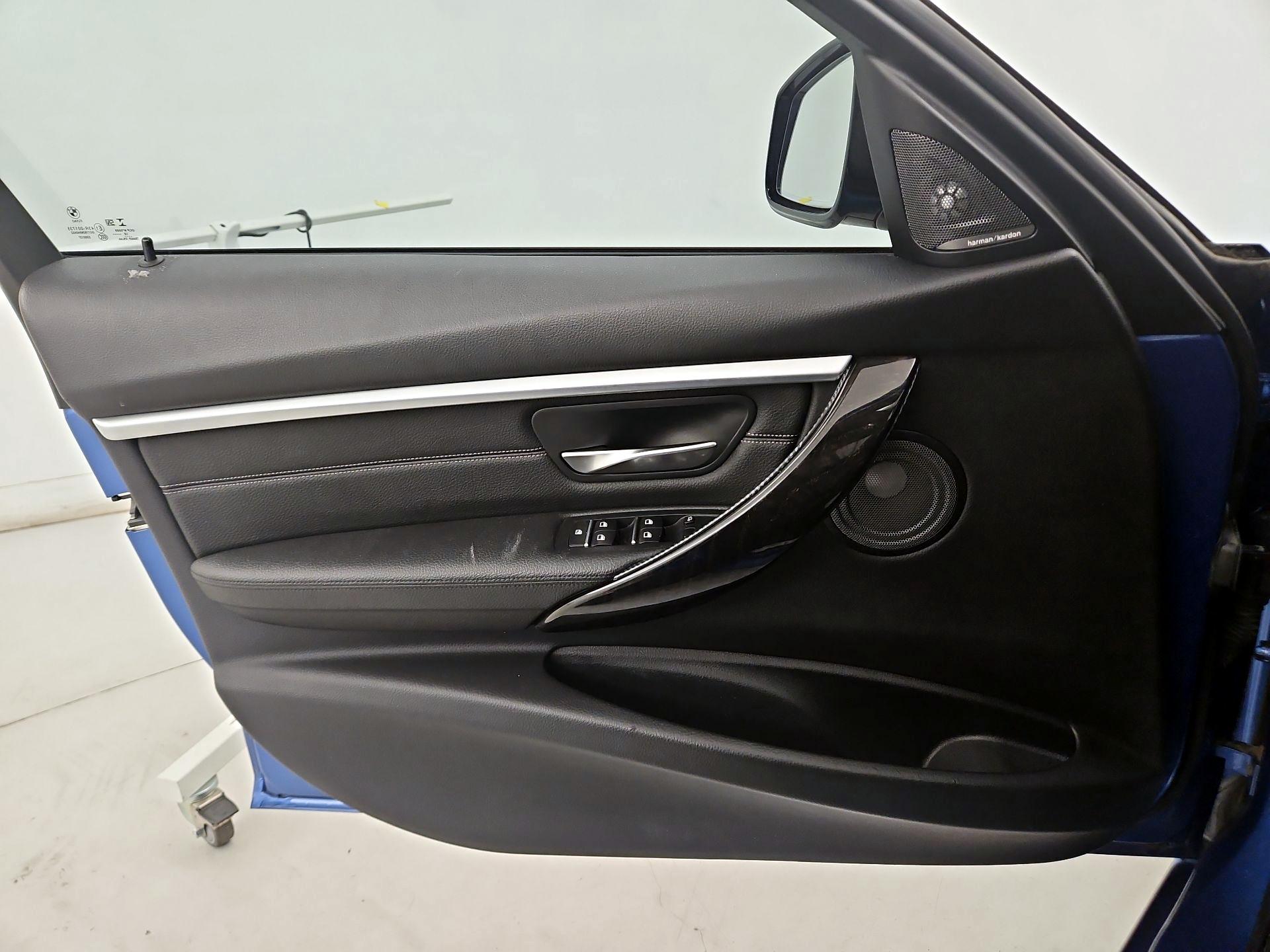 Thumbnail: 2017 BMW 3 Series - 12