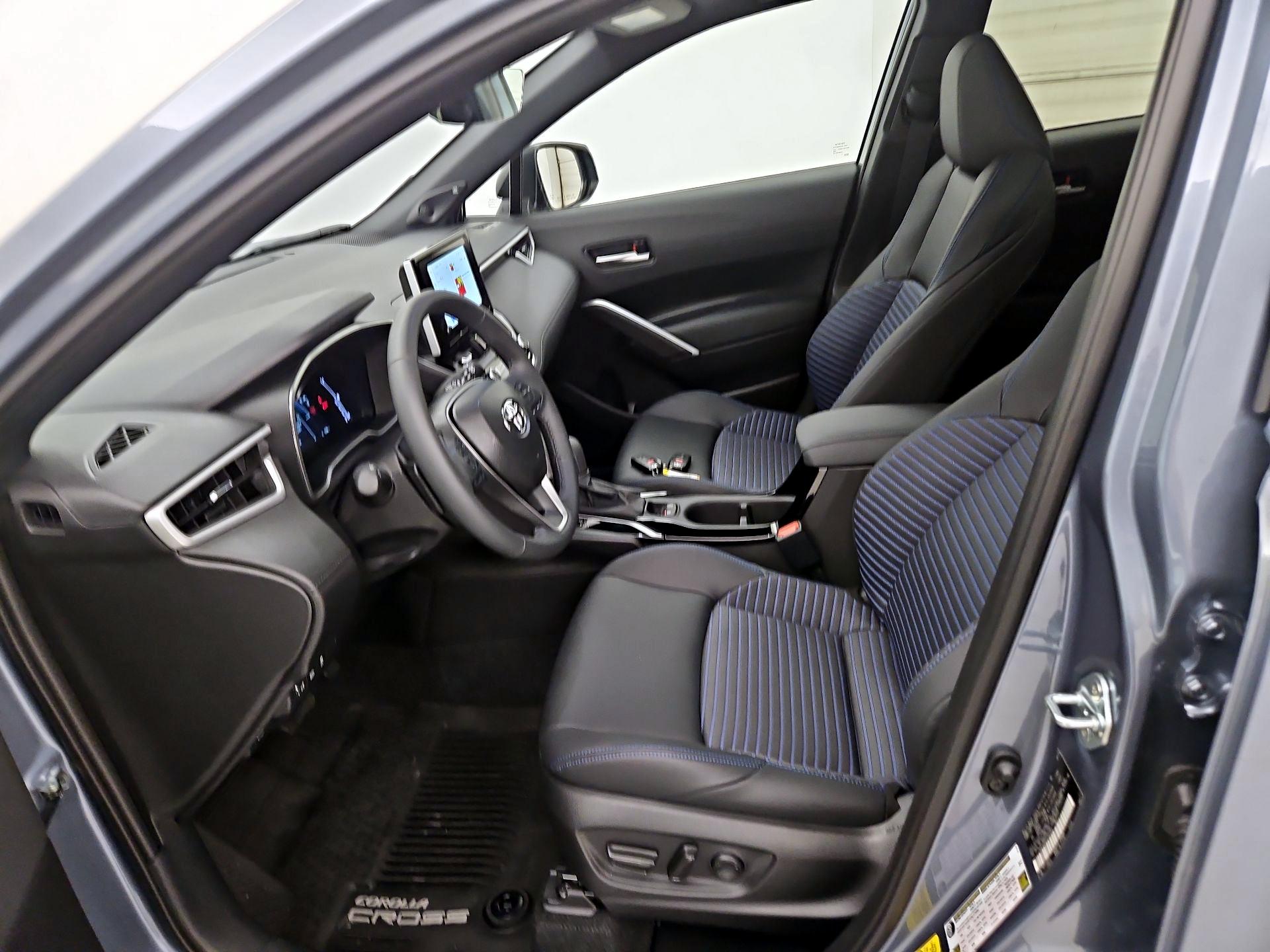 Thumbnail: 2025 Toyota Corolla Cross - 11