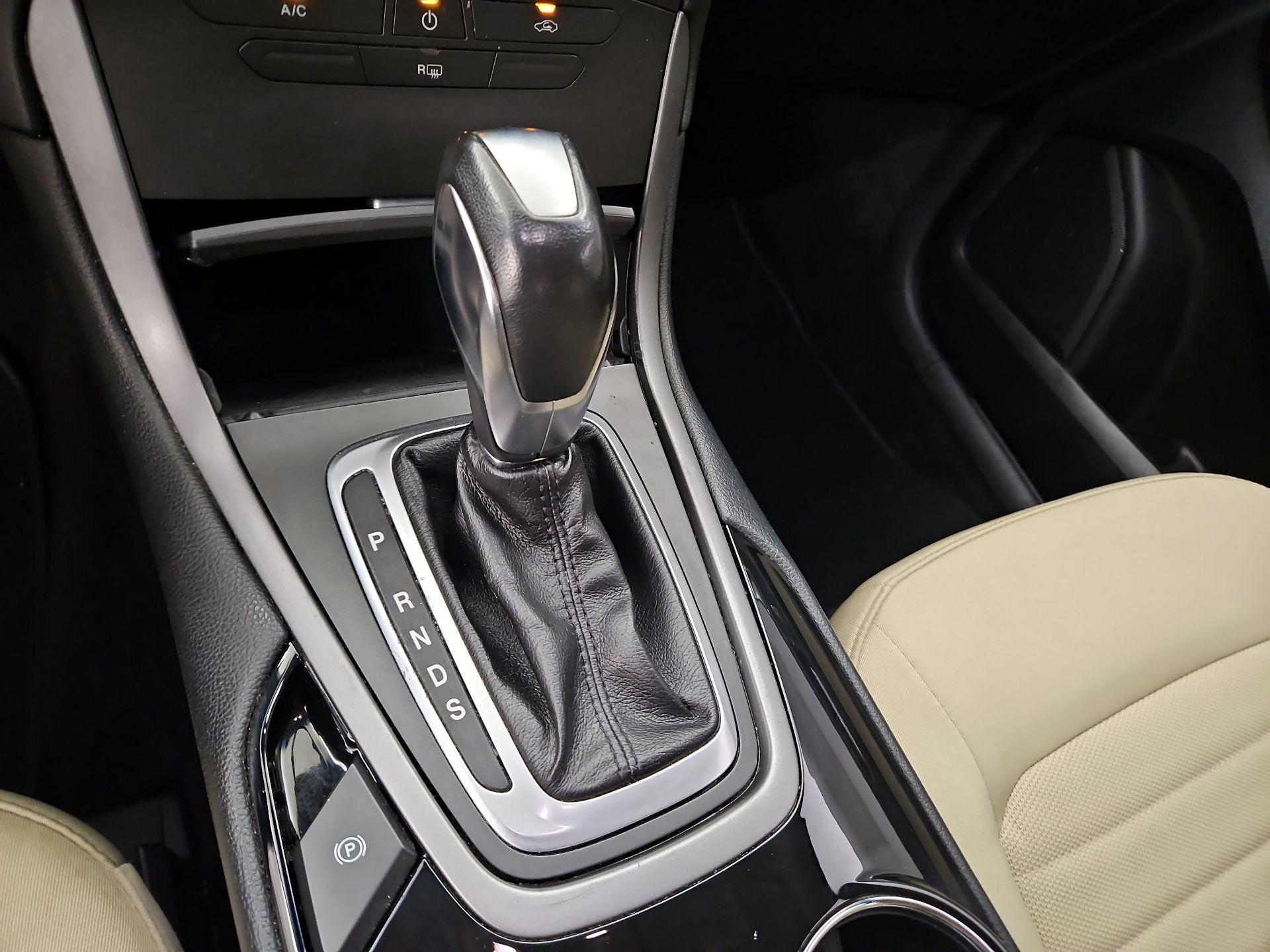 Thumbnail: 2021 Ford Edge - 17