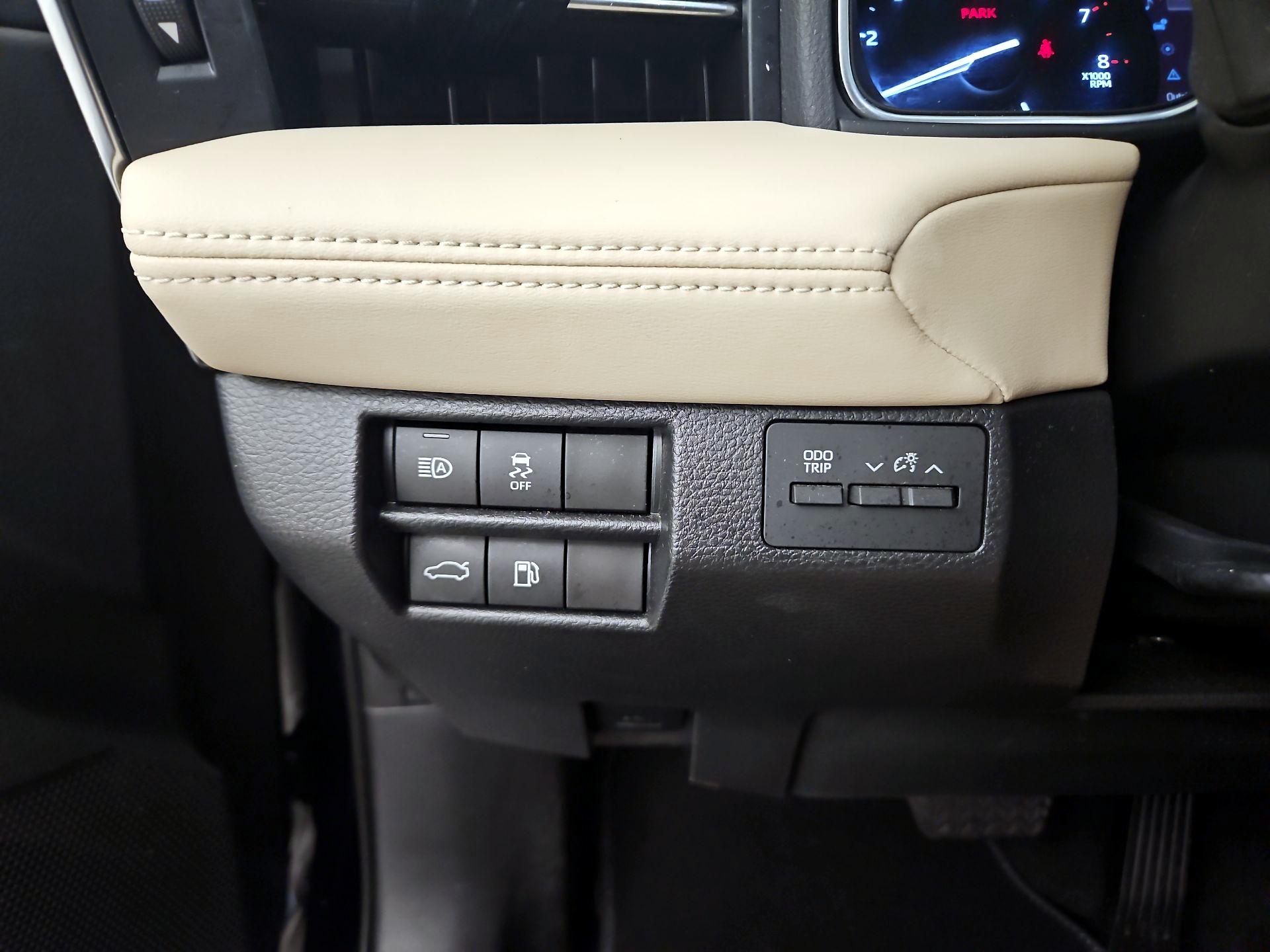 Thumbnail: 2022 Toyota Avalon - 13
