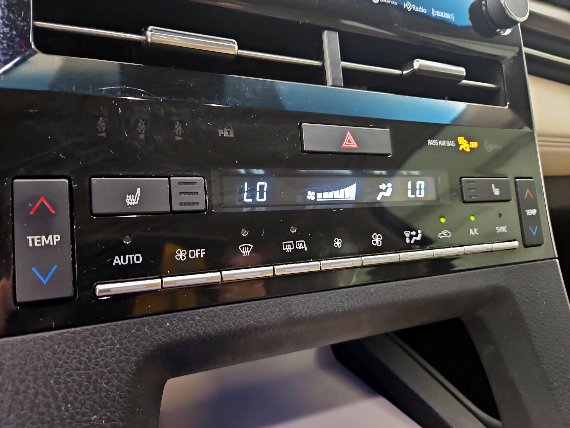 Thumbnail: 2022 Toyota Avalon - 16