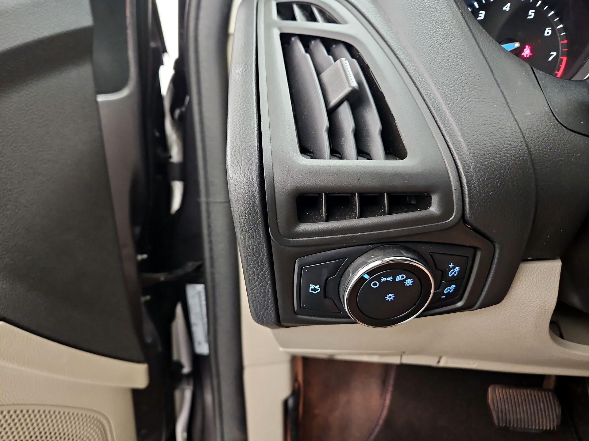 Thumbnail: 2014 Ford Focus - 13