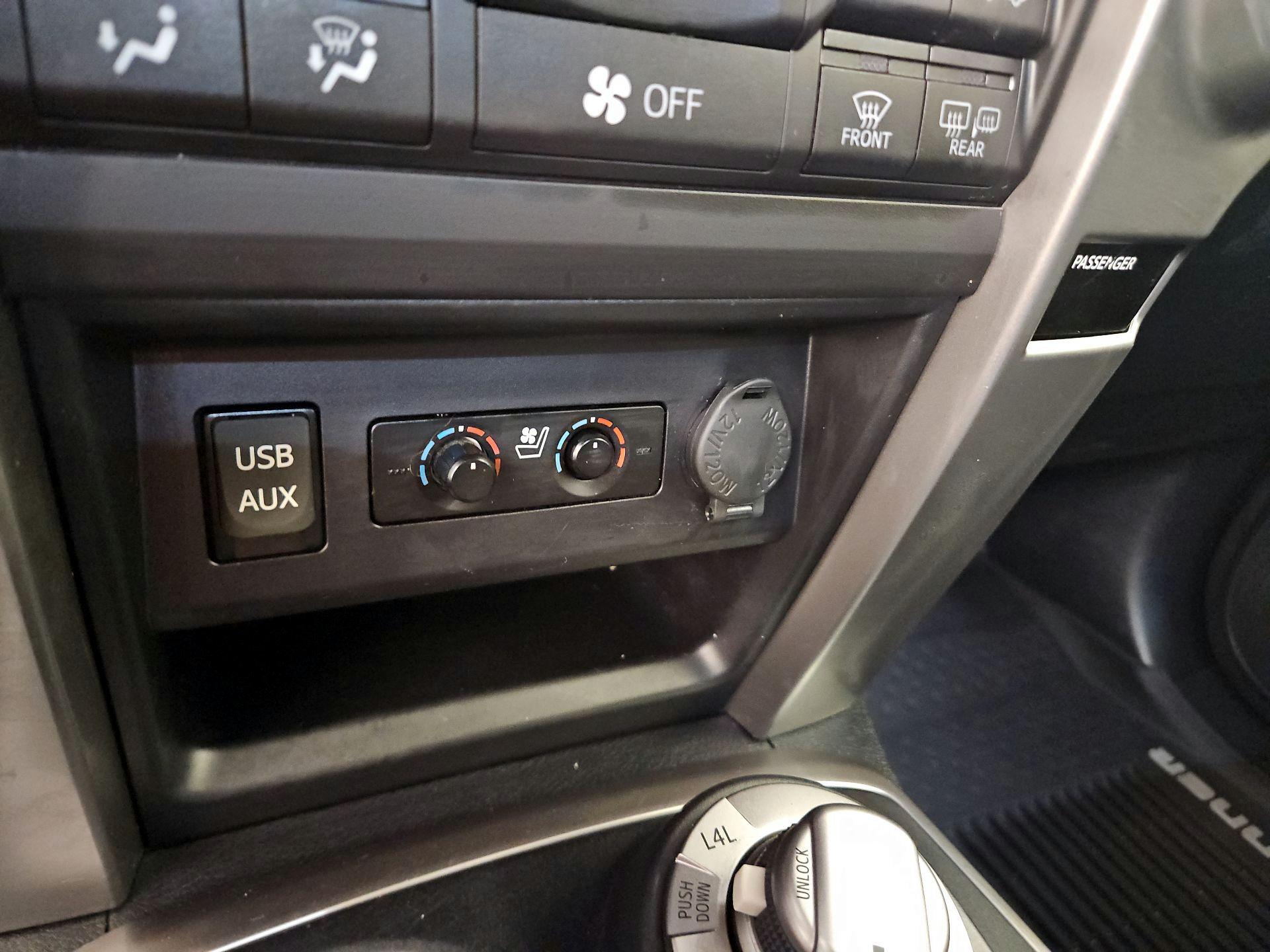 Thumbnail: 2019 Toyota 4Runner - 18