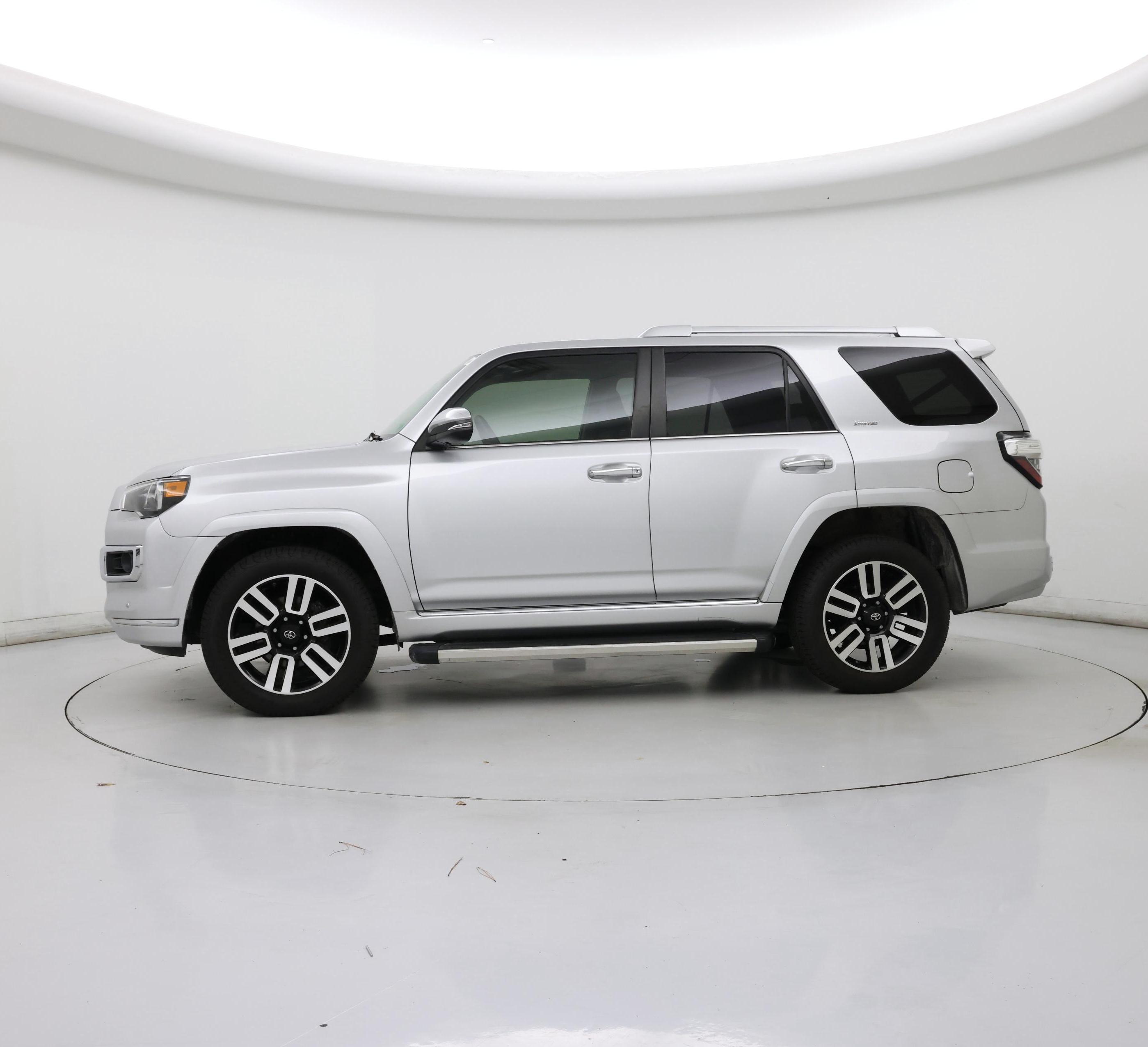 Thumbnail: 2019 Toyota 4Runner - 3