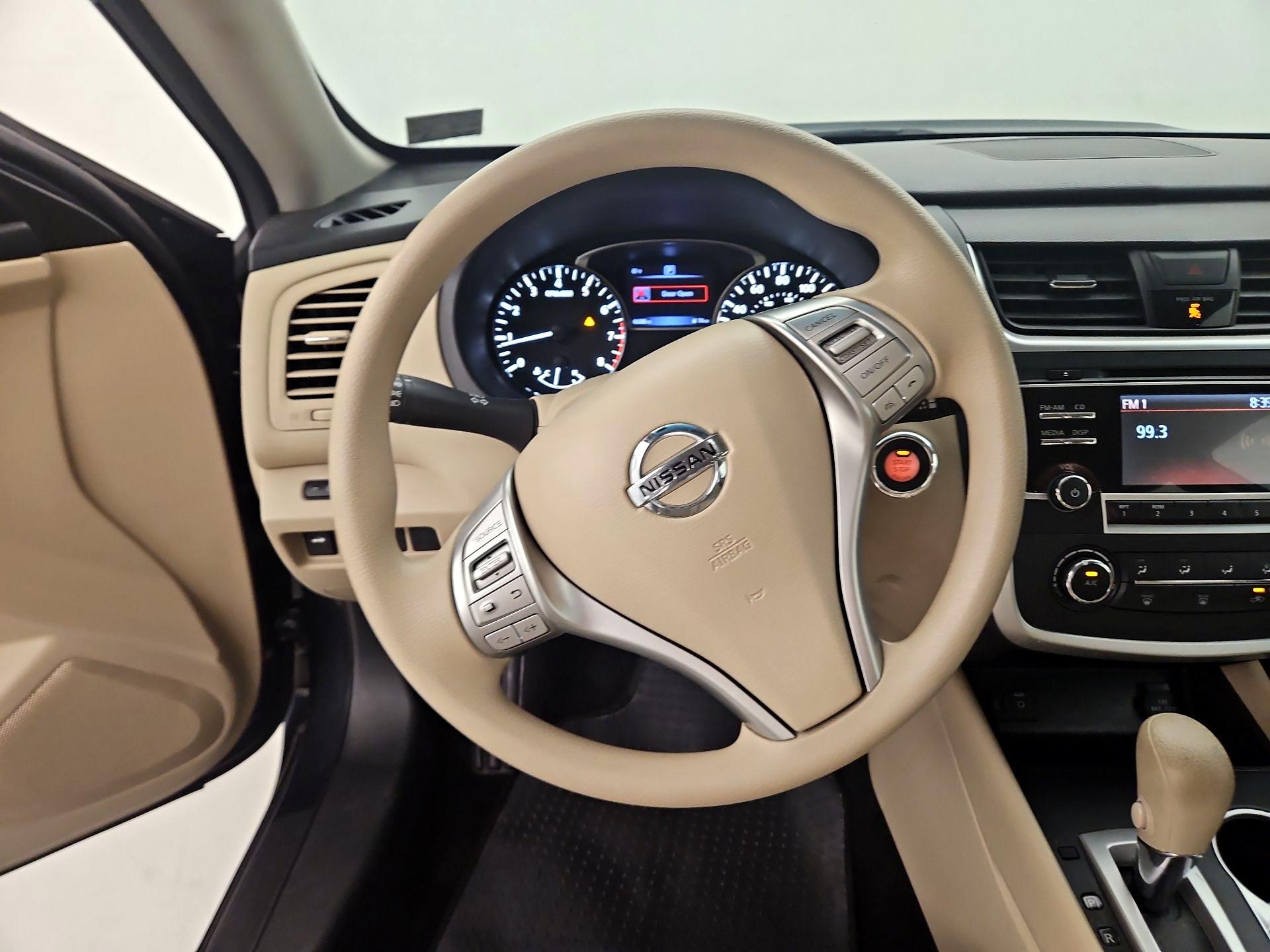 Thumbnail: 2016 Nissan Altima - 10