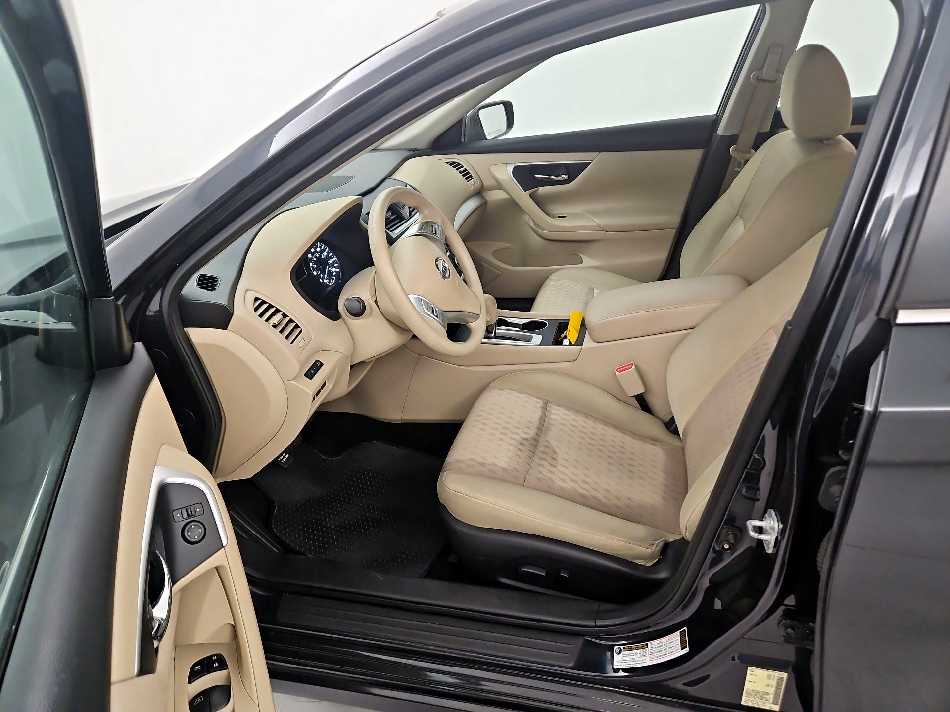 Thumbnail: 2016 Nissan Altima - 11