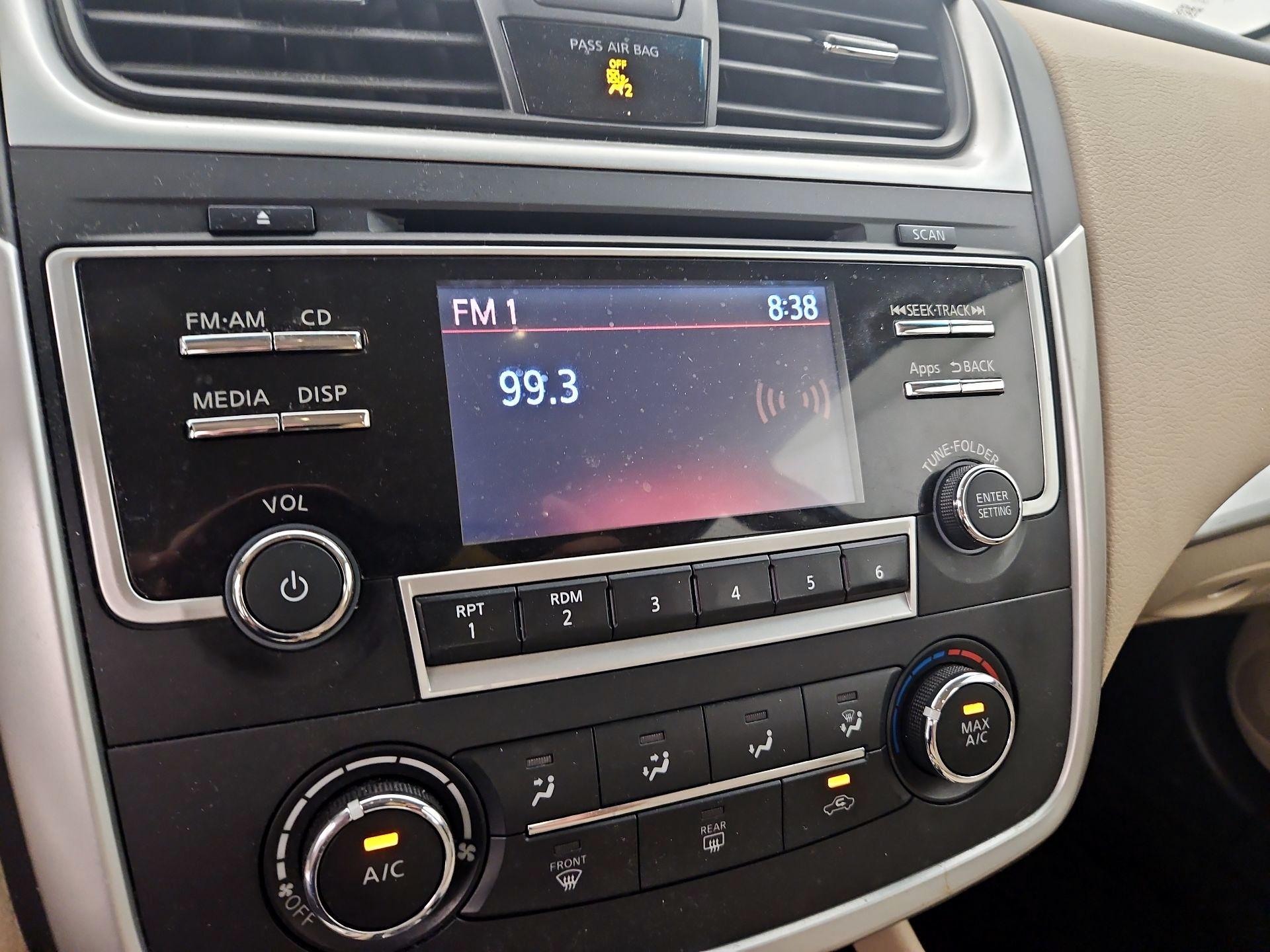 Thumbnail: 2016 Nissan Altima - 15