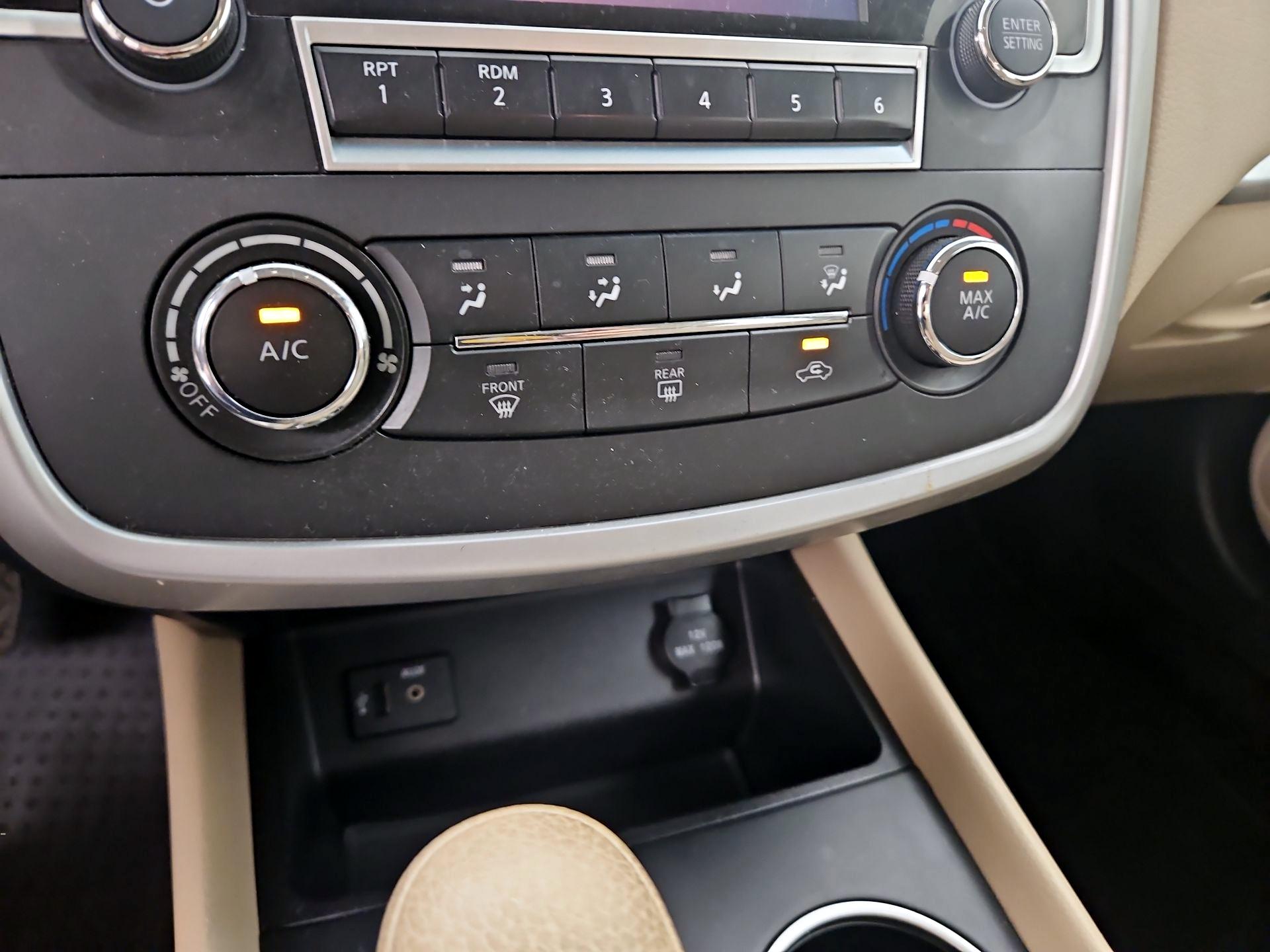 Thumbnail: 2016 Nissan Altima - 16