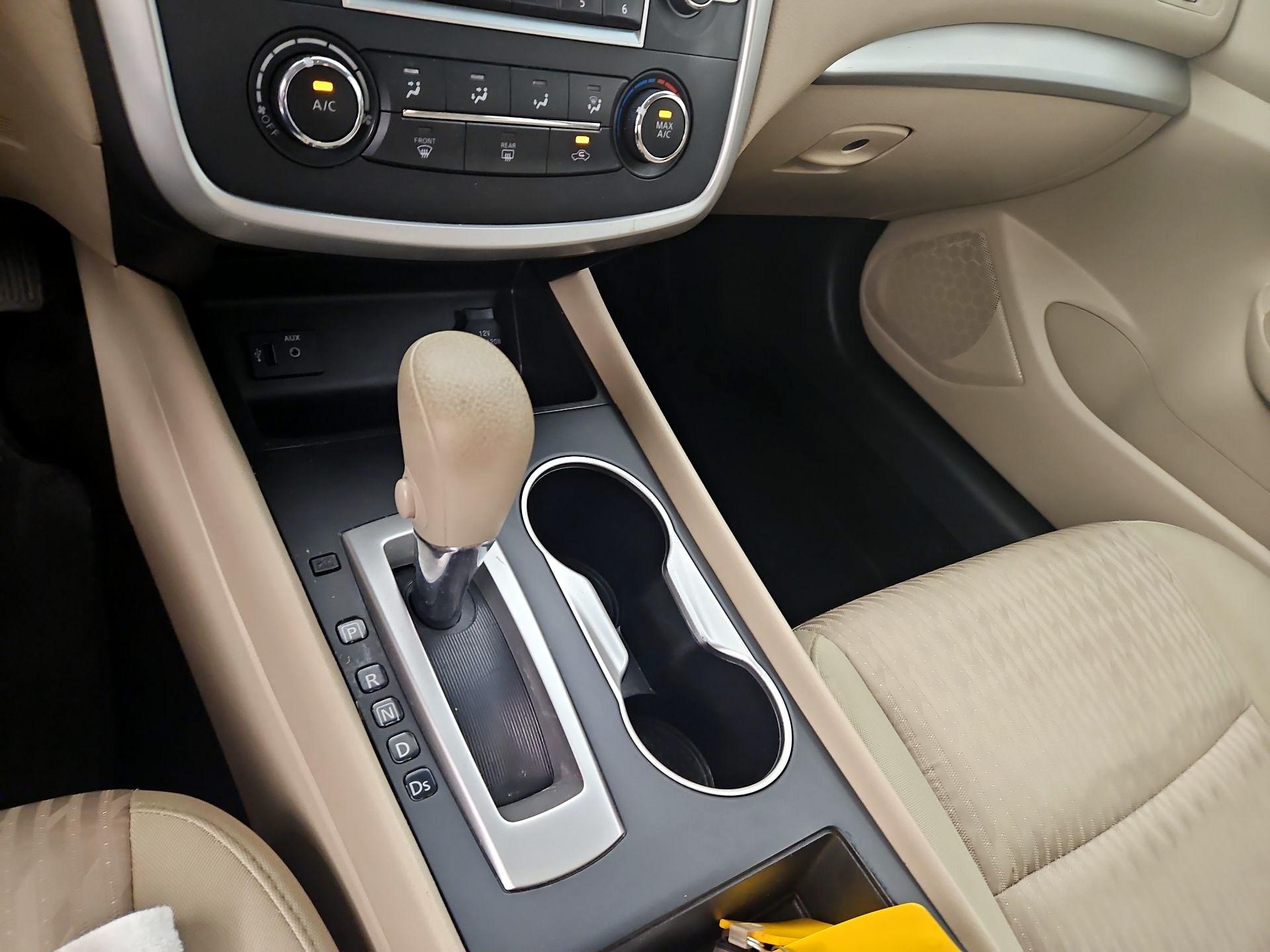 Thumbnail: 2016 Nissan Altima - 17