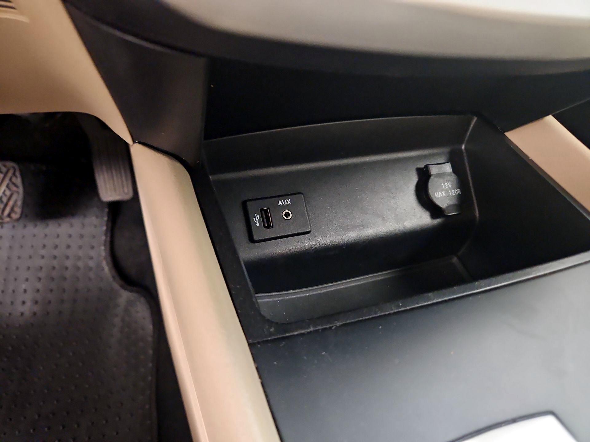 Thumbnail: 2016 Nissan Altima - 18