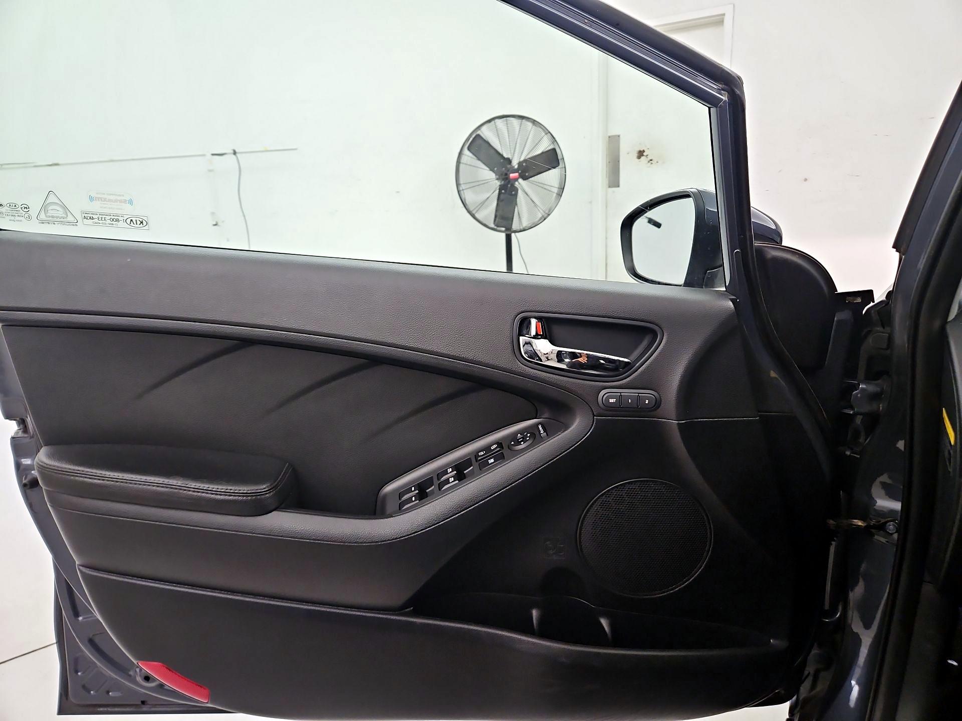 Thumbnail: 2016 Kia Forte - 12