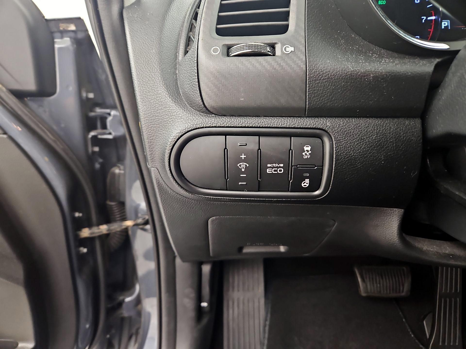Thumbnail: 2016 Kia Forte - 13
