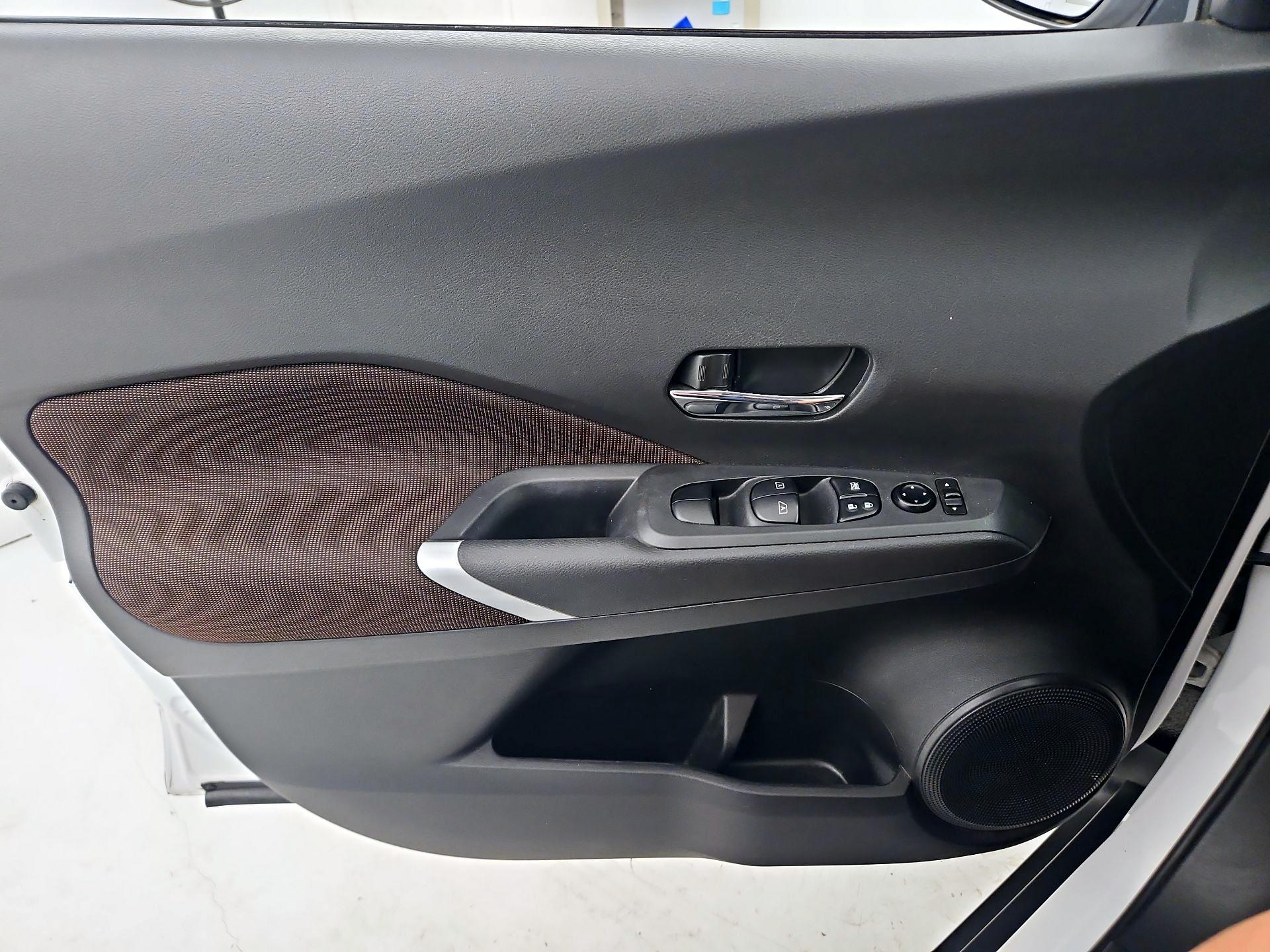 Thumbnail: 2021 Nissan Kicks - 12
