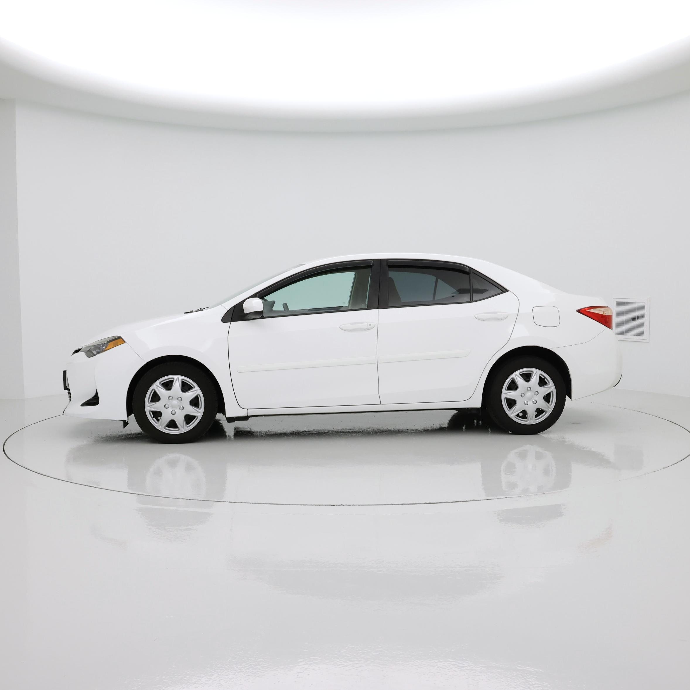 Thumbnail: 2018 Toyota Corolla - 3