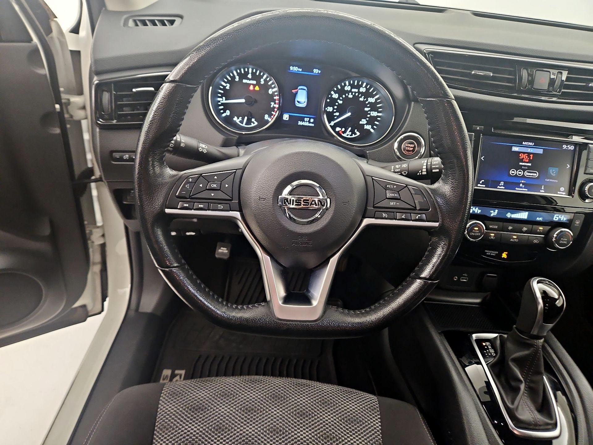 Thumbnail: 2021 Nissan Rogue Sport - 10