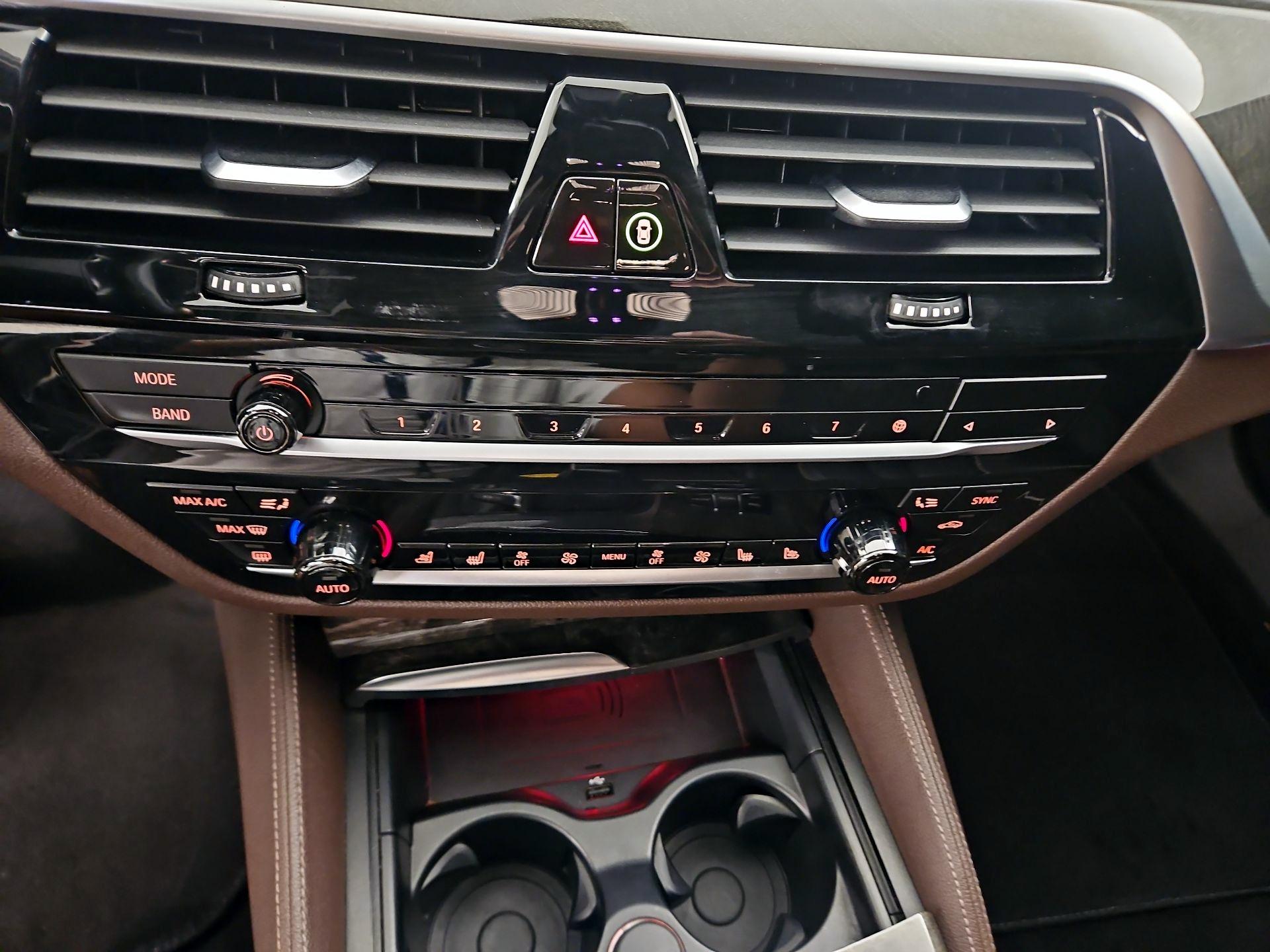 Thumbnail: 2021 BMW 5 Series - 16