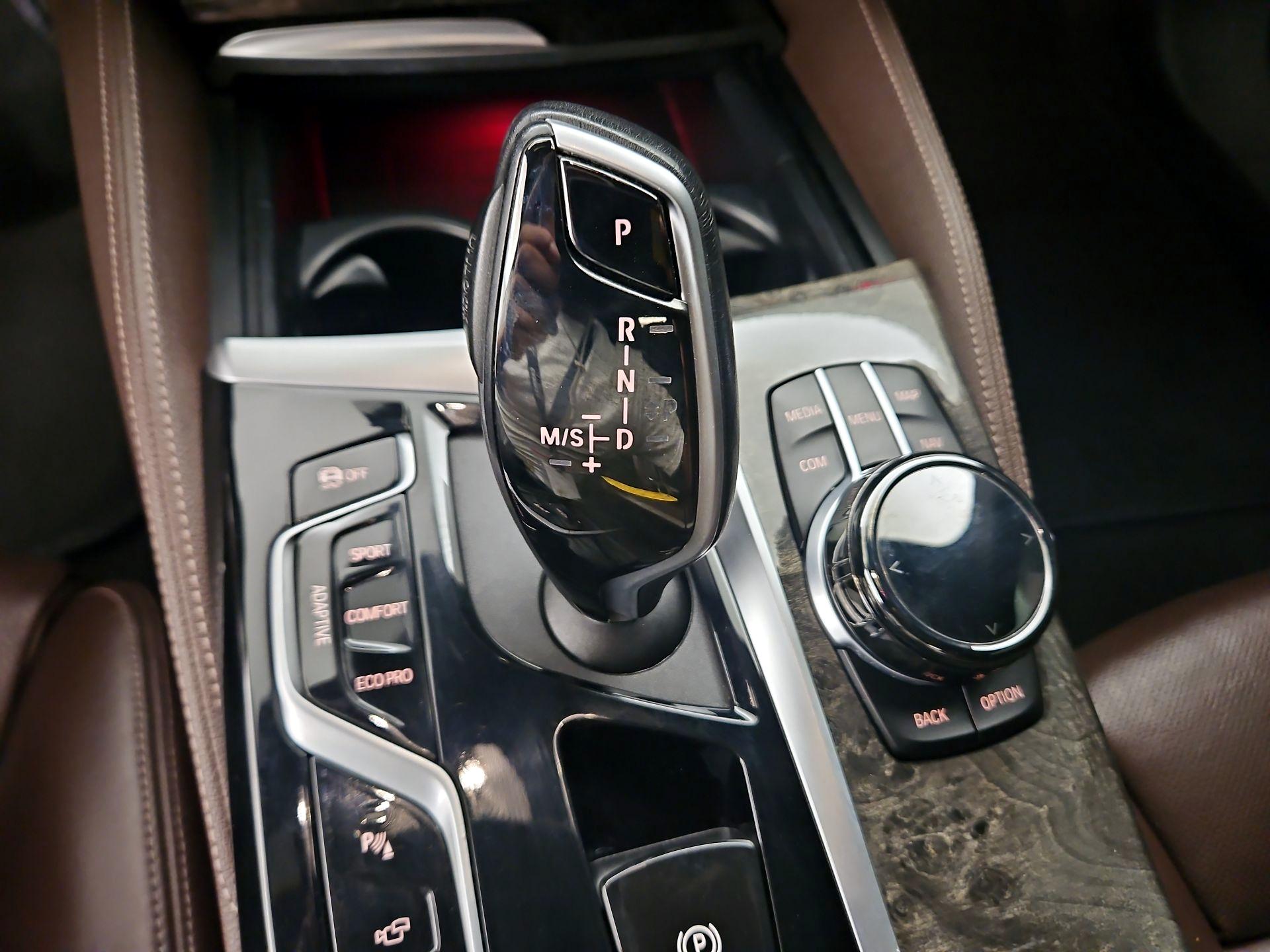 Thumbnail: 2021 BMW 5 Series - 17