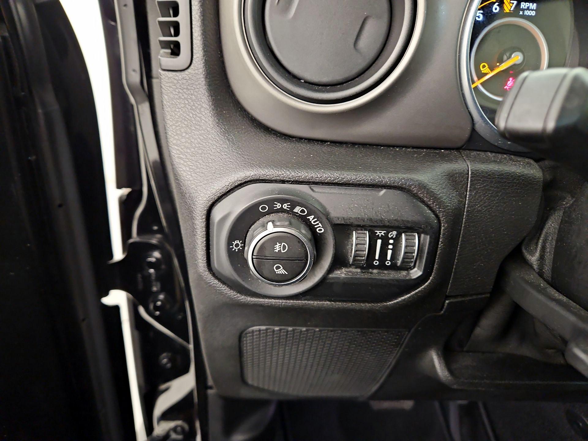 Thumbnail: 2020 Jeep Gladiator - 13