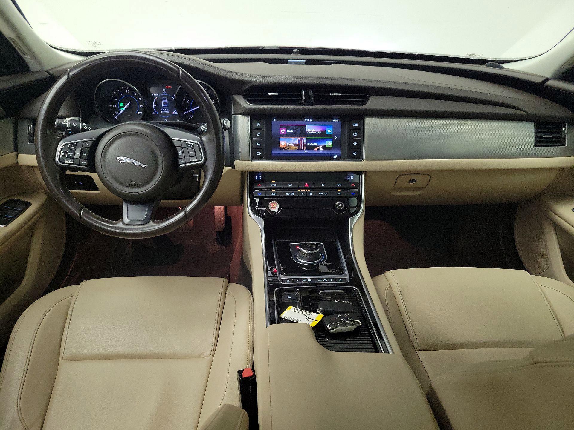 Thumbnail: 2017 Jaguar XF - 9