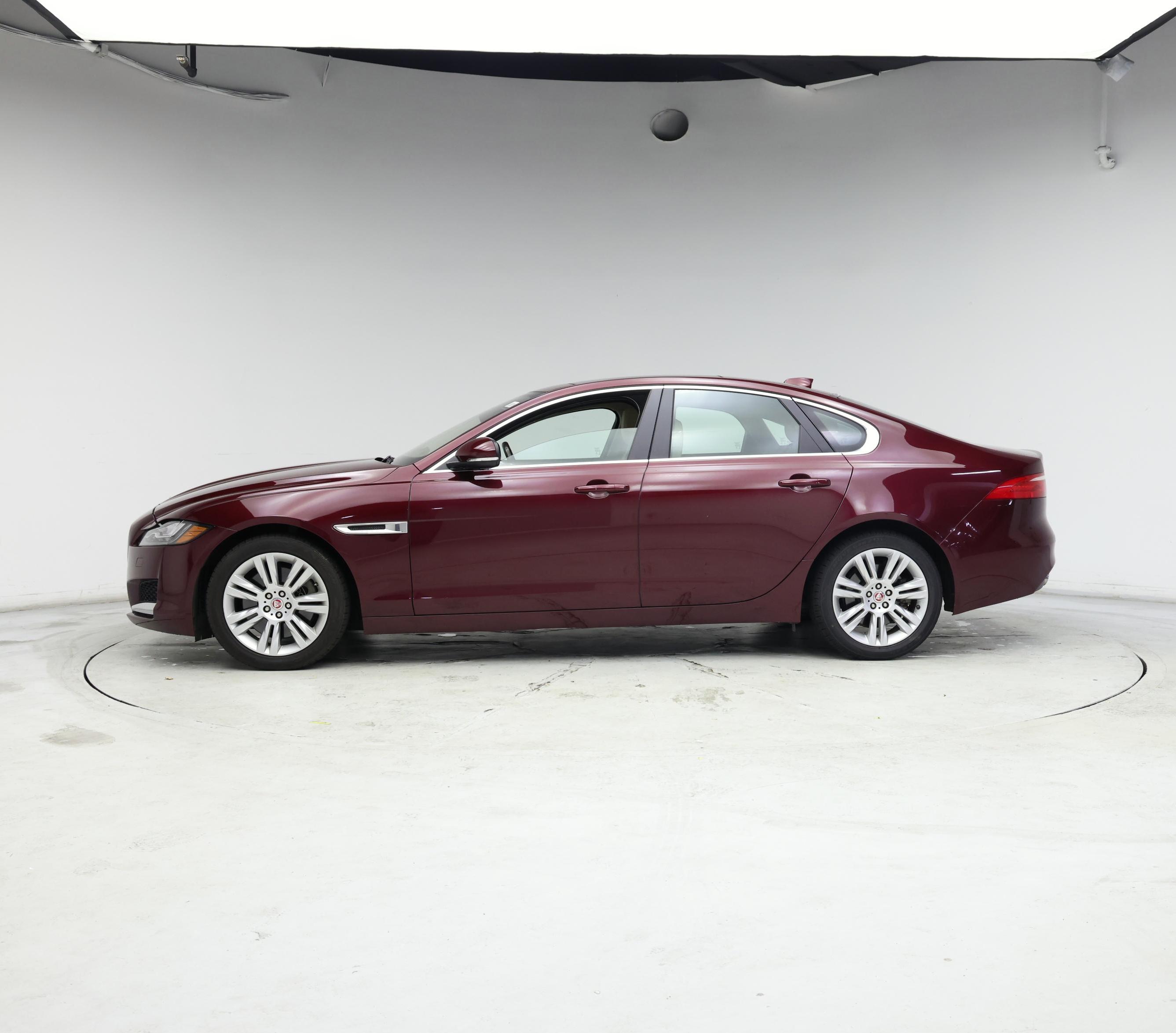 Thumbnail: 2017 Jaguar XF - 3