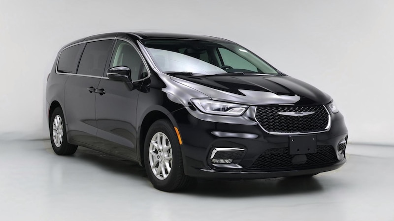 2024 Chrysler Pacifica Touring L Hero Image